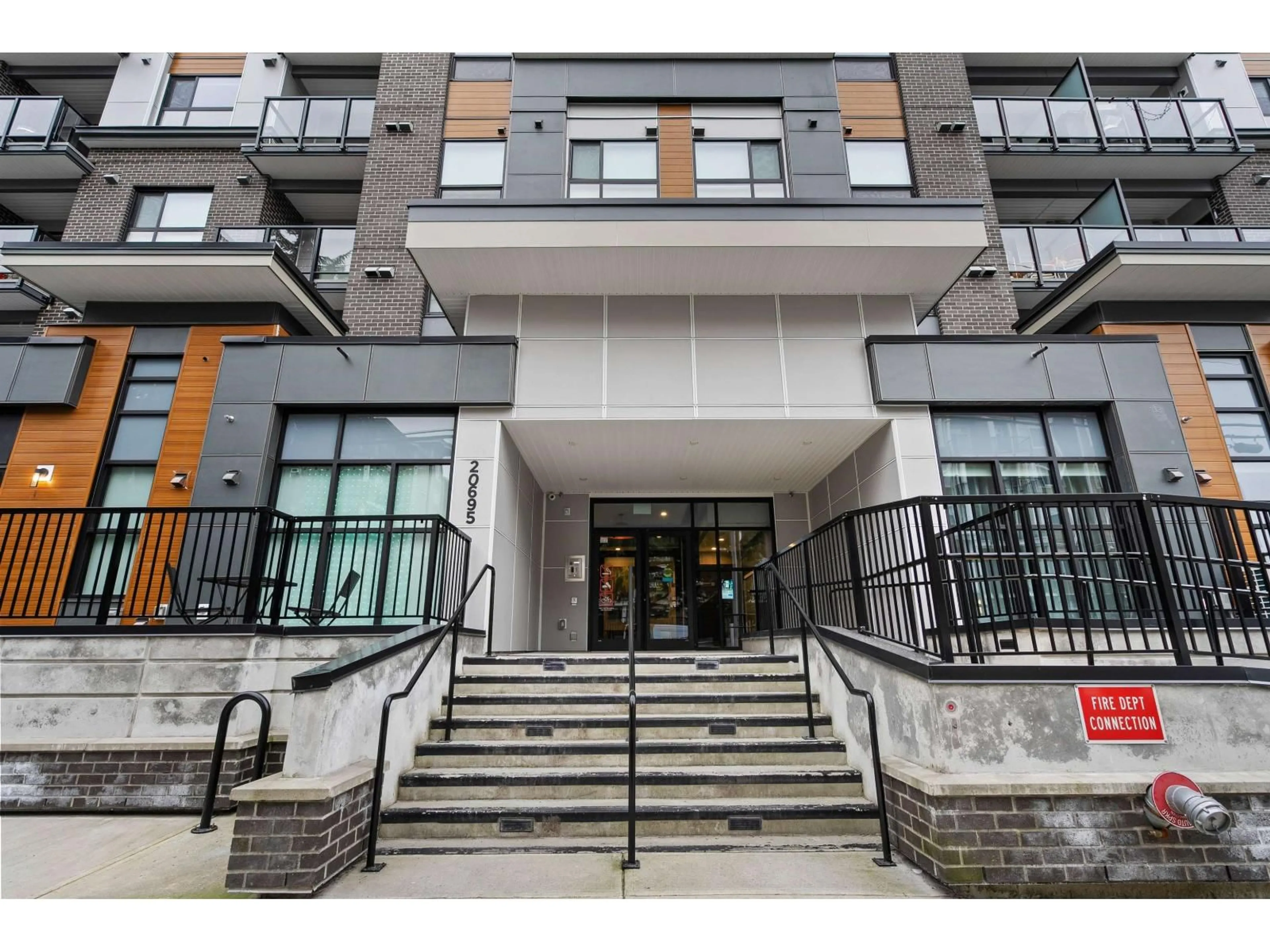 Indoor foyer for 217 - 20695 EASTLEIGH CRESCENT, Langley British Columbia V3A0P7