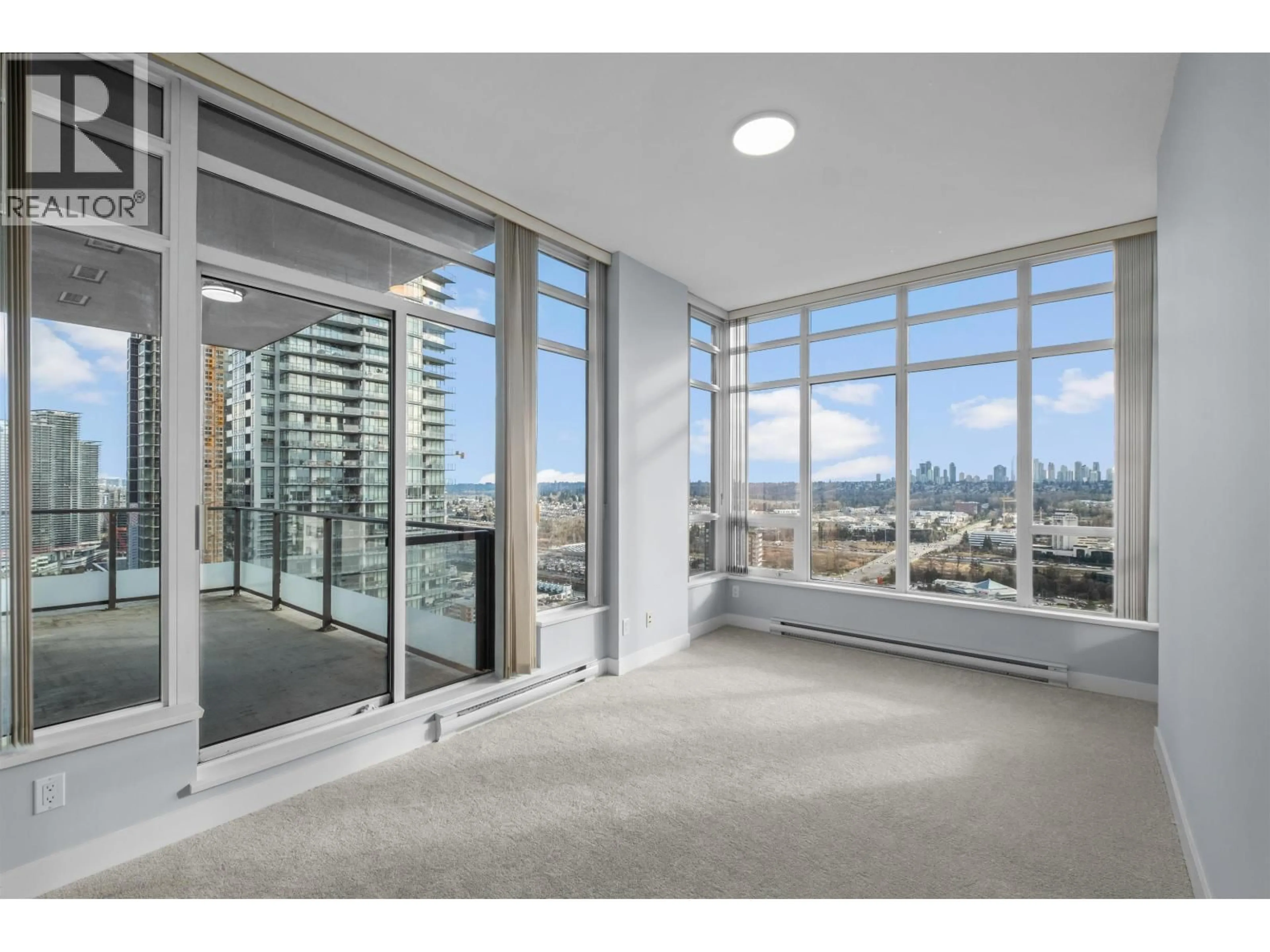 Indoor foyer for 3202 - 2077 ROSSER AVENUE, Burnaby British Columbia V5C0G6