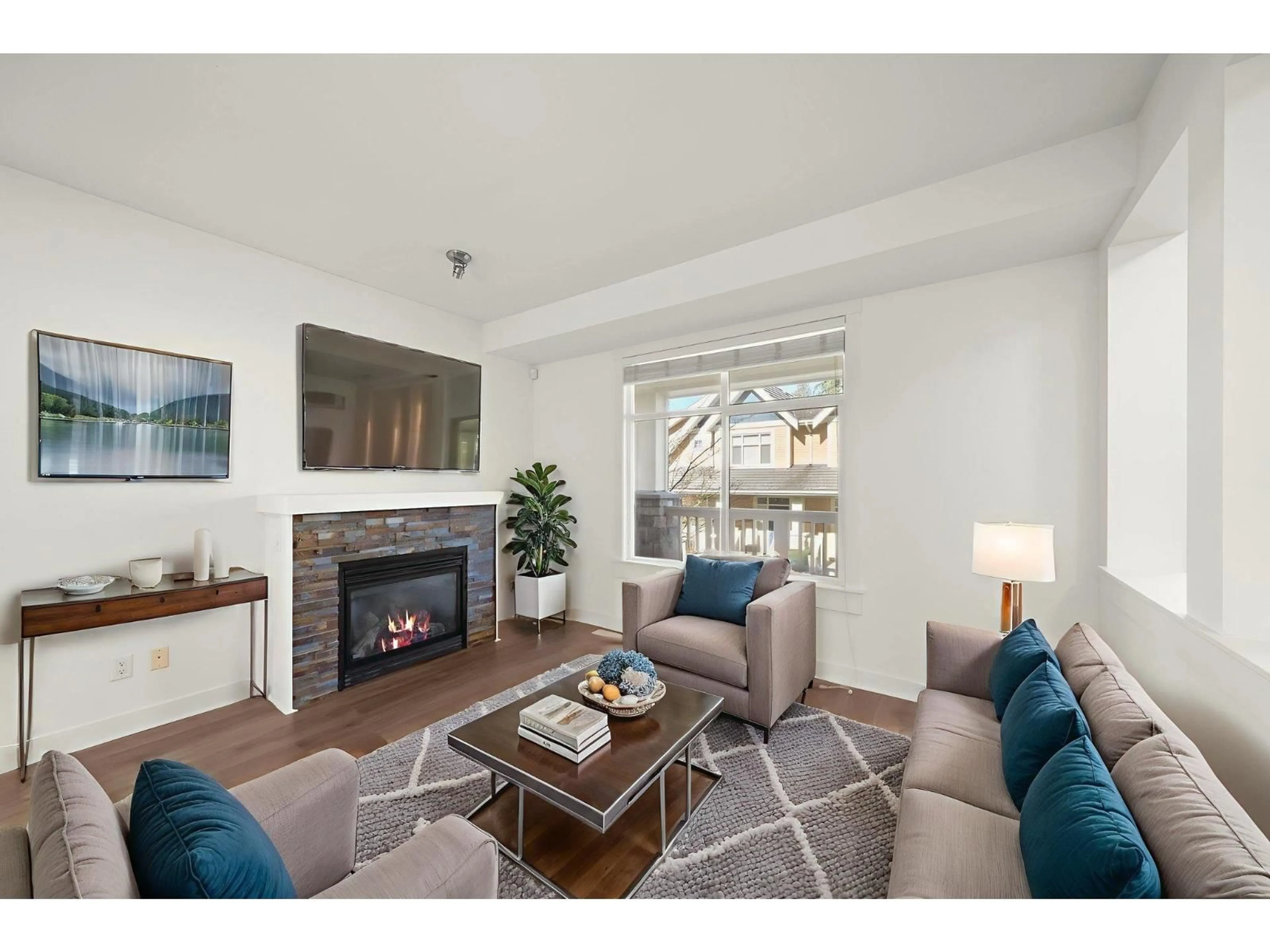 Living room with furniture, wood/laminate floor for 13 - 15237 36 AVENUE, Surrey British Columbia V3Z0Y4