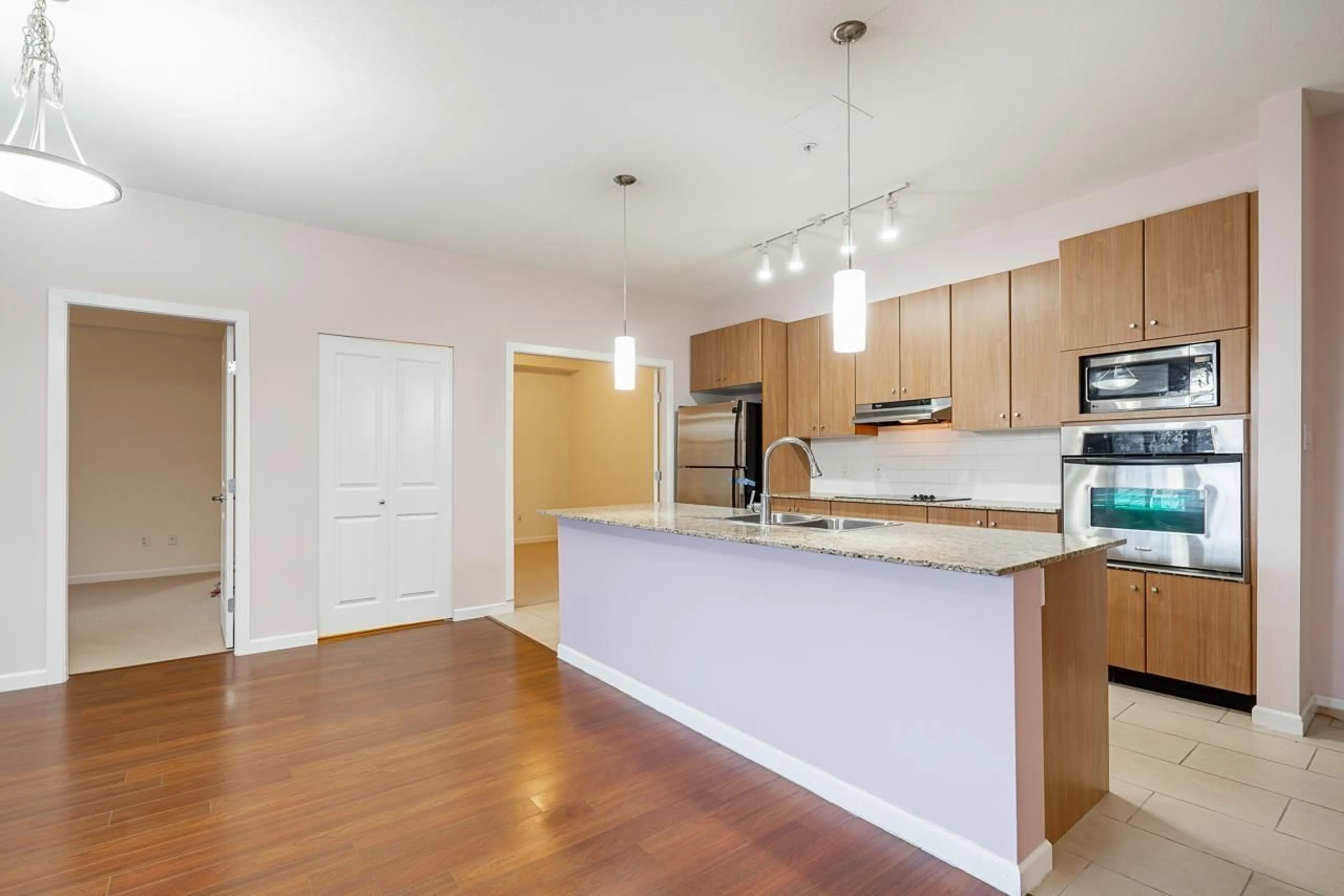 Open concept kitchen, wood/laminate floor for 202 - 15388 101 AVENUE, Surrey British Columbia V3R4H1