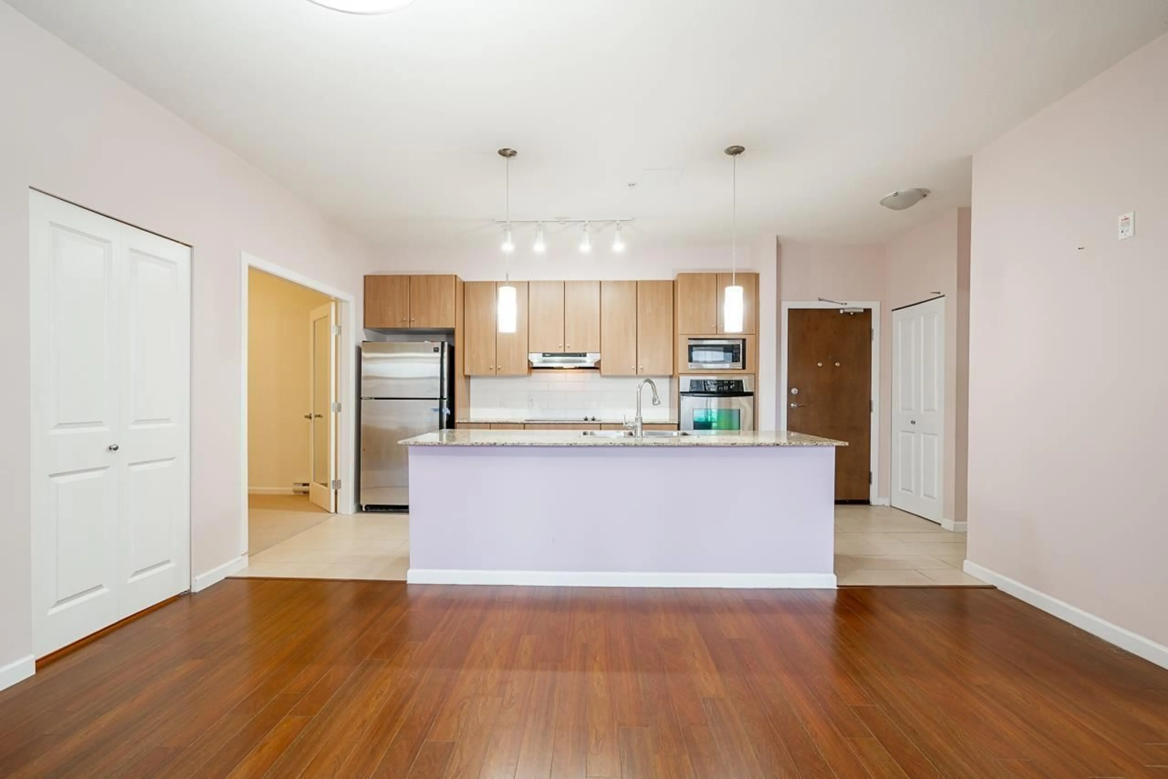 Open concept kitchen, wood/laminate floor for 202 - 15388 101 AVENUE, Surrey British Columbia V3R4H1