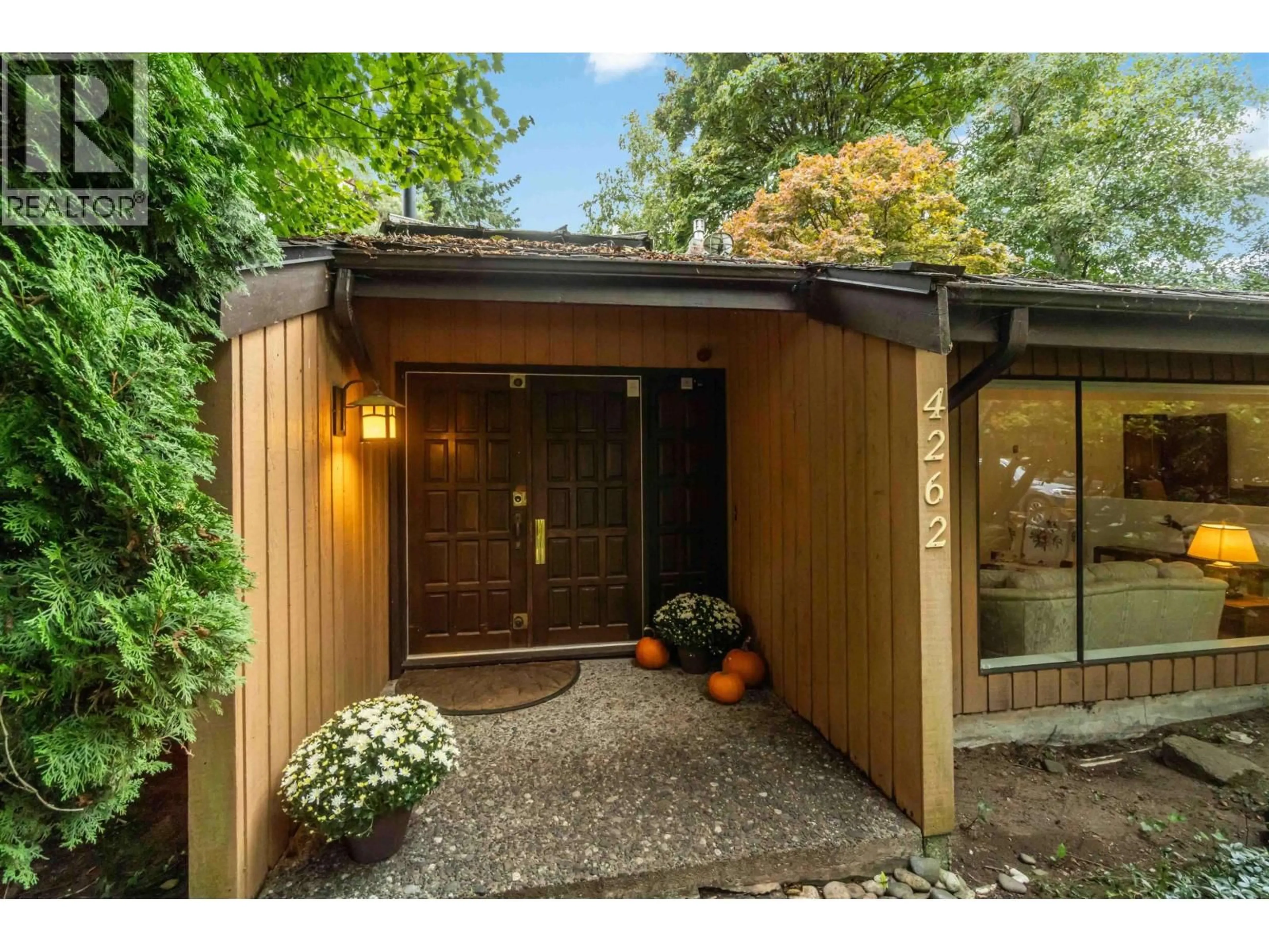 Indoor entryway for 4262 YUCULTA CRESCENT, Vancouver British Columbia V6N3R5