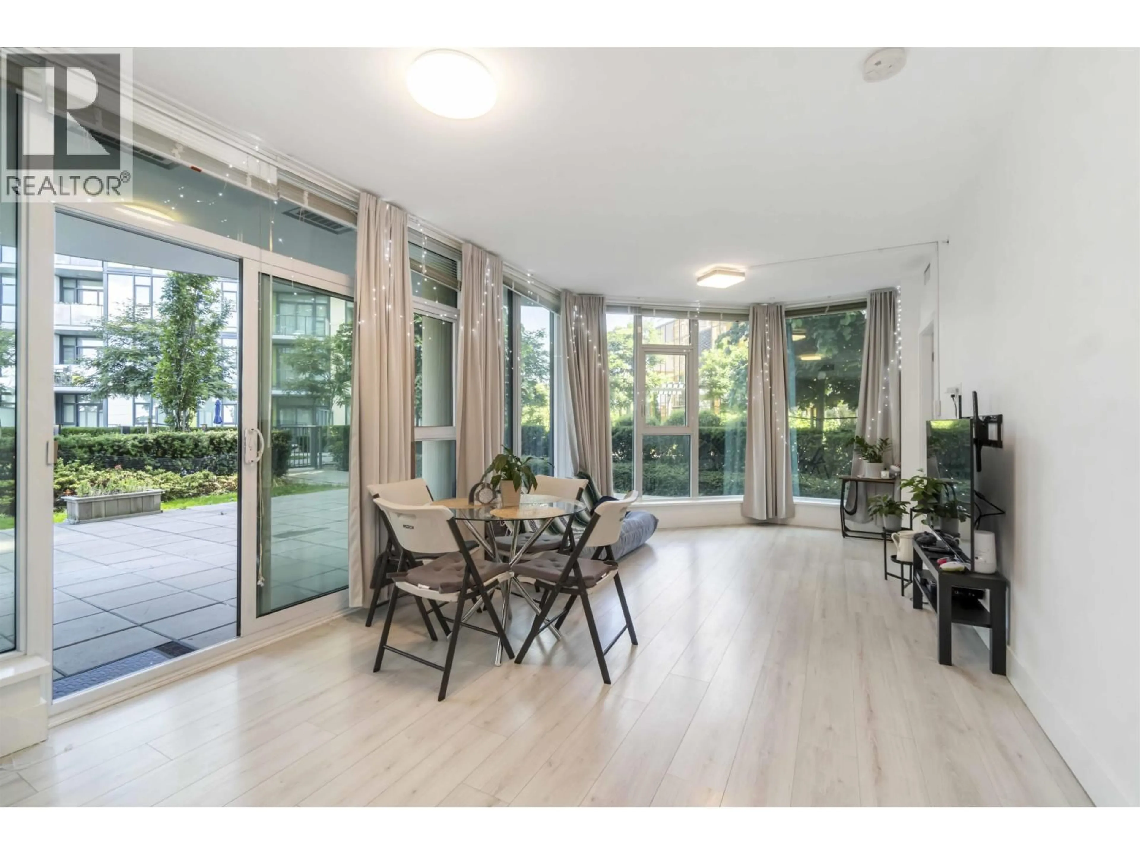 Unknown for 402 - 7388 KINGSWAY, Burnaby British Columbia V3N0G9