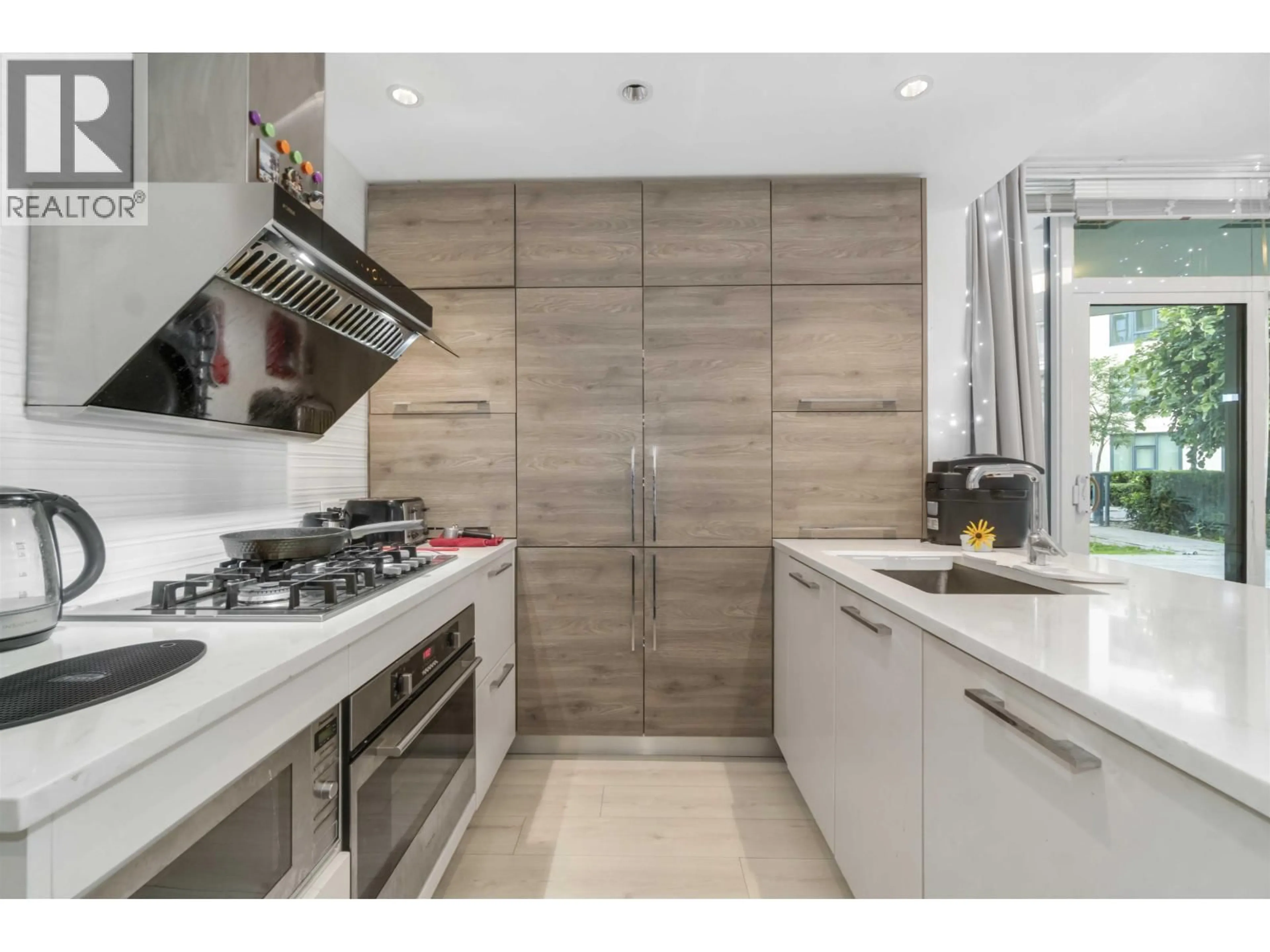 Contemporary kitchen, ceramic/tile floor for 402 - 7388 KINGSWAY, Burnaby British Columbia V3N0G9