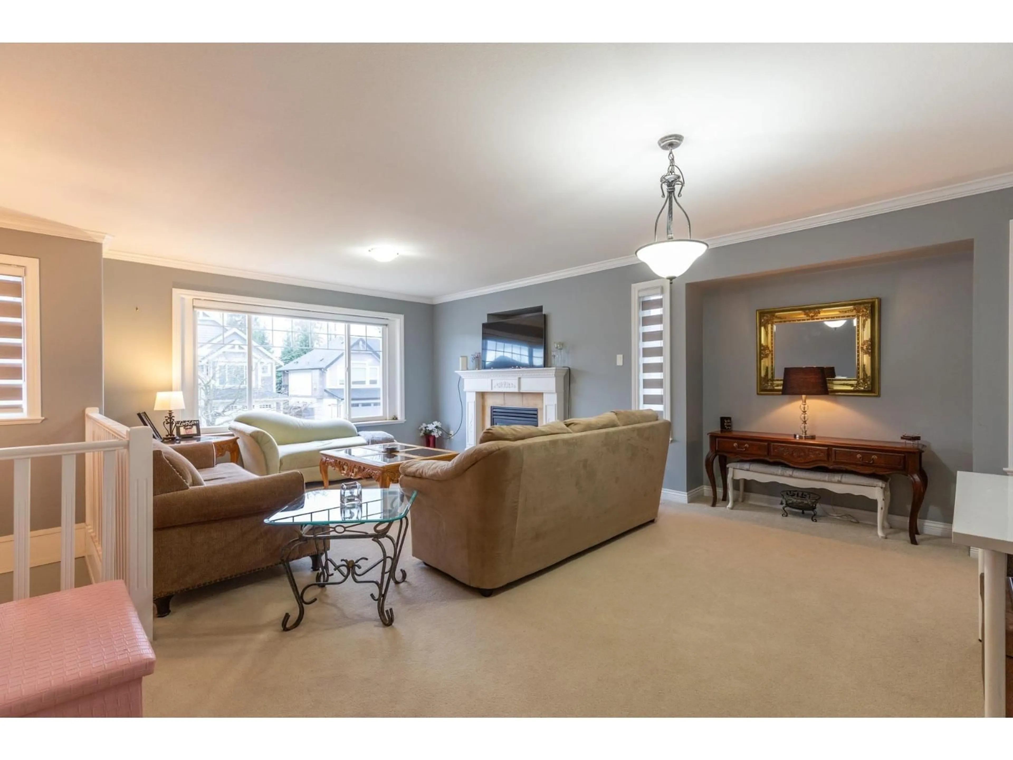 Living room with furniture, unknown for 32967 EGGLESTONE AVENUE, Mission British Columbia V2V7R7