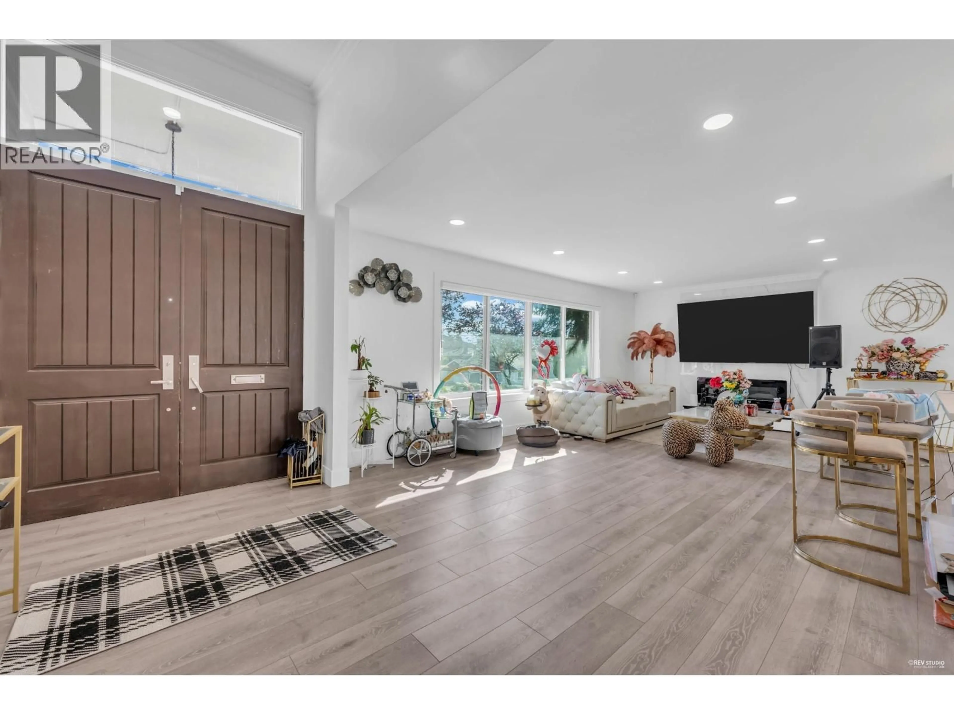 Indoor entryway for 8025 BORDEN STREET, Vancouver British Columbia V5P3E6