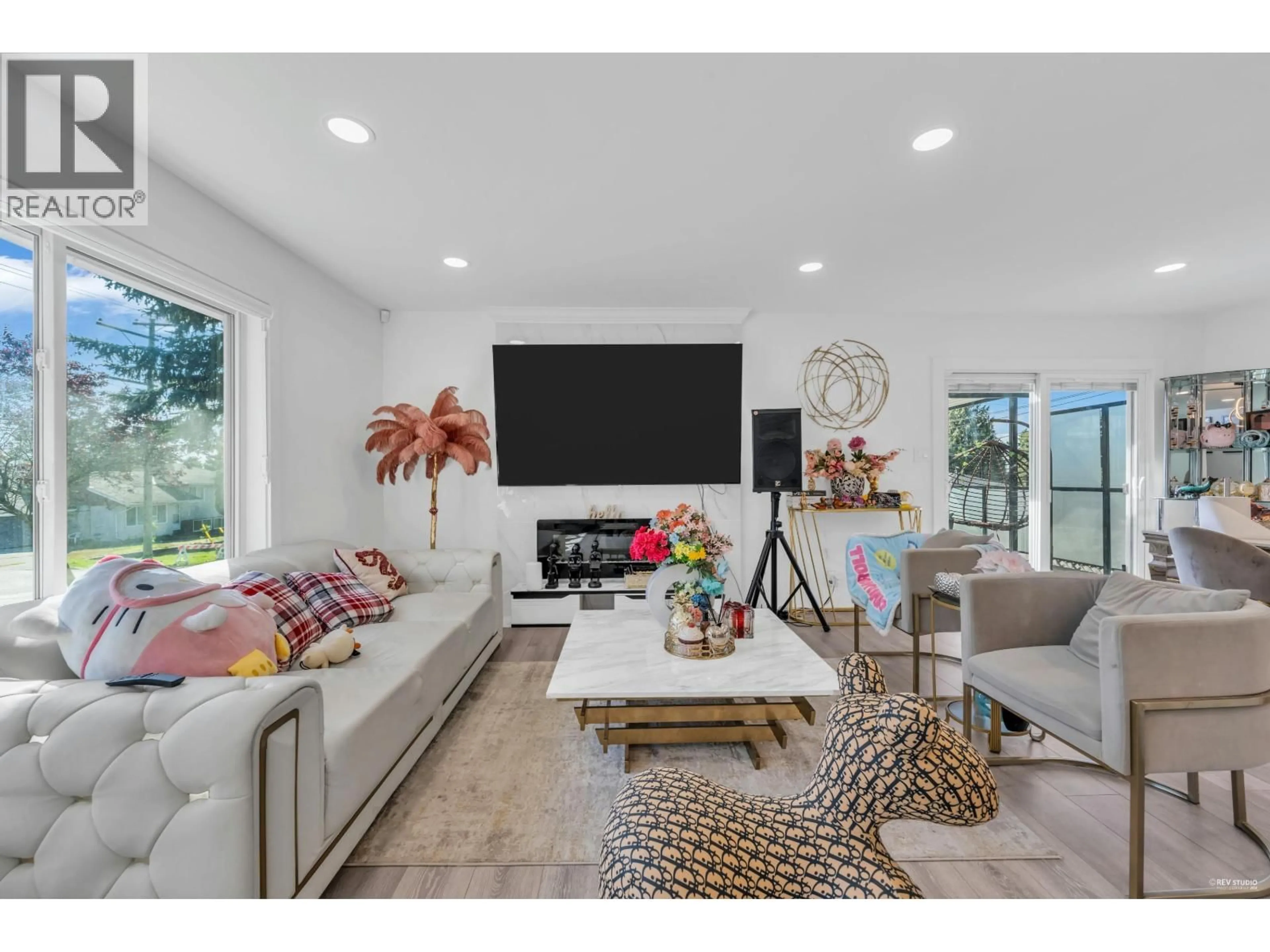 Living room with furniture, unknown for 8025 BORDEN STREET, Vancouver British Columbia V5P3E6