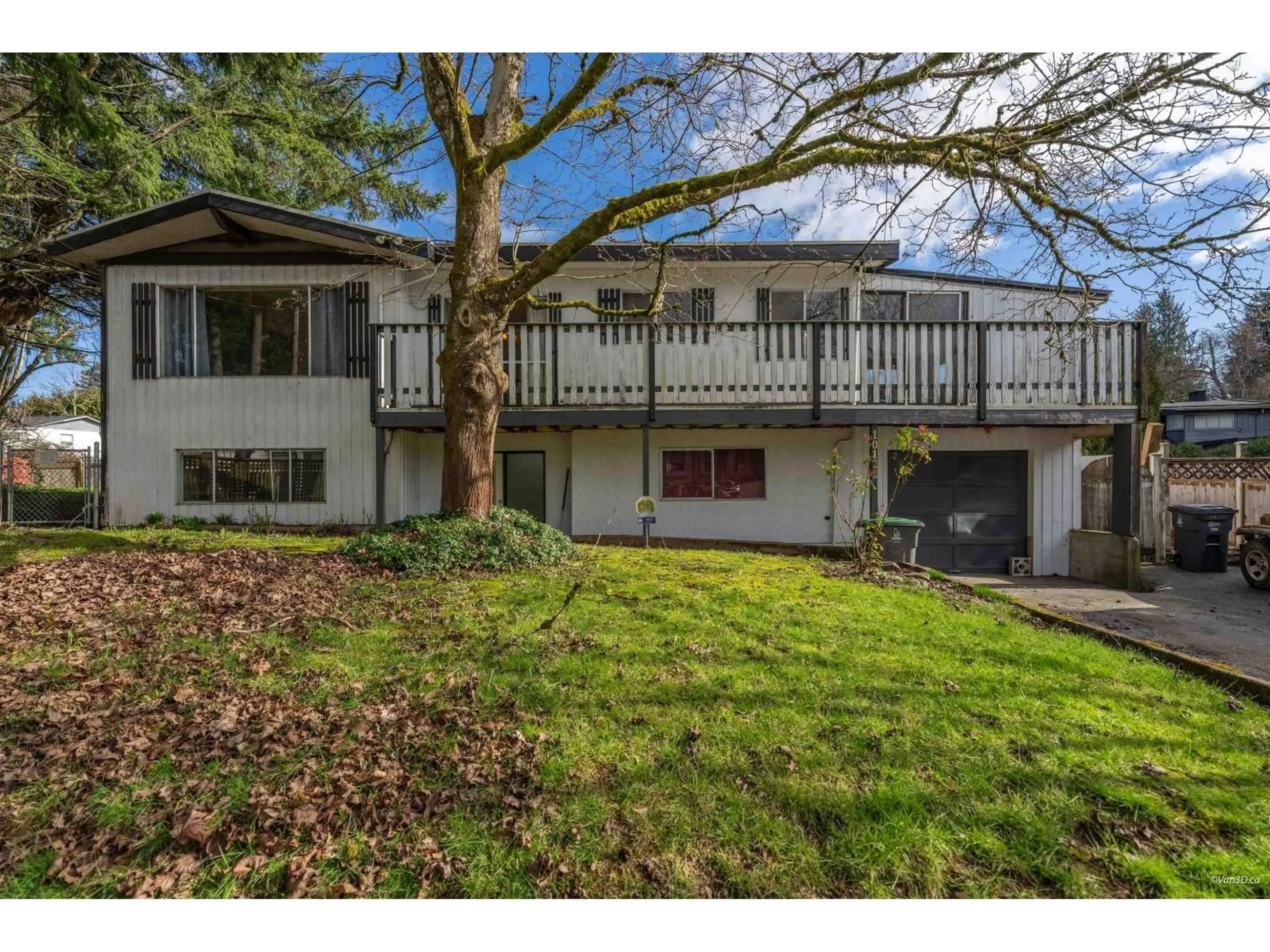 A pic from outside/outdoor area/front of a property/back of a property/a pic from drone, unknown for 10122 127B STREET, Surrey British Columbia V3V5M3