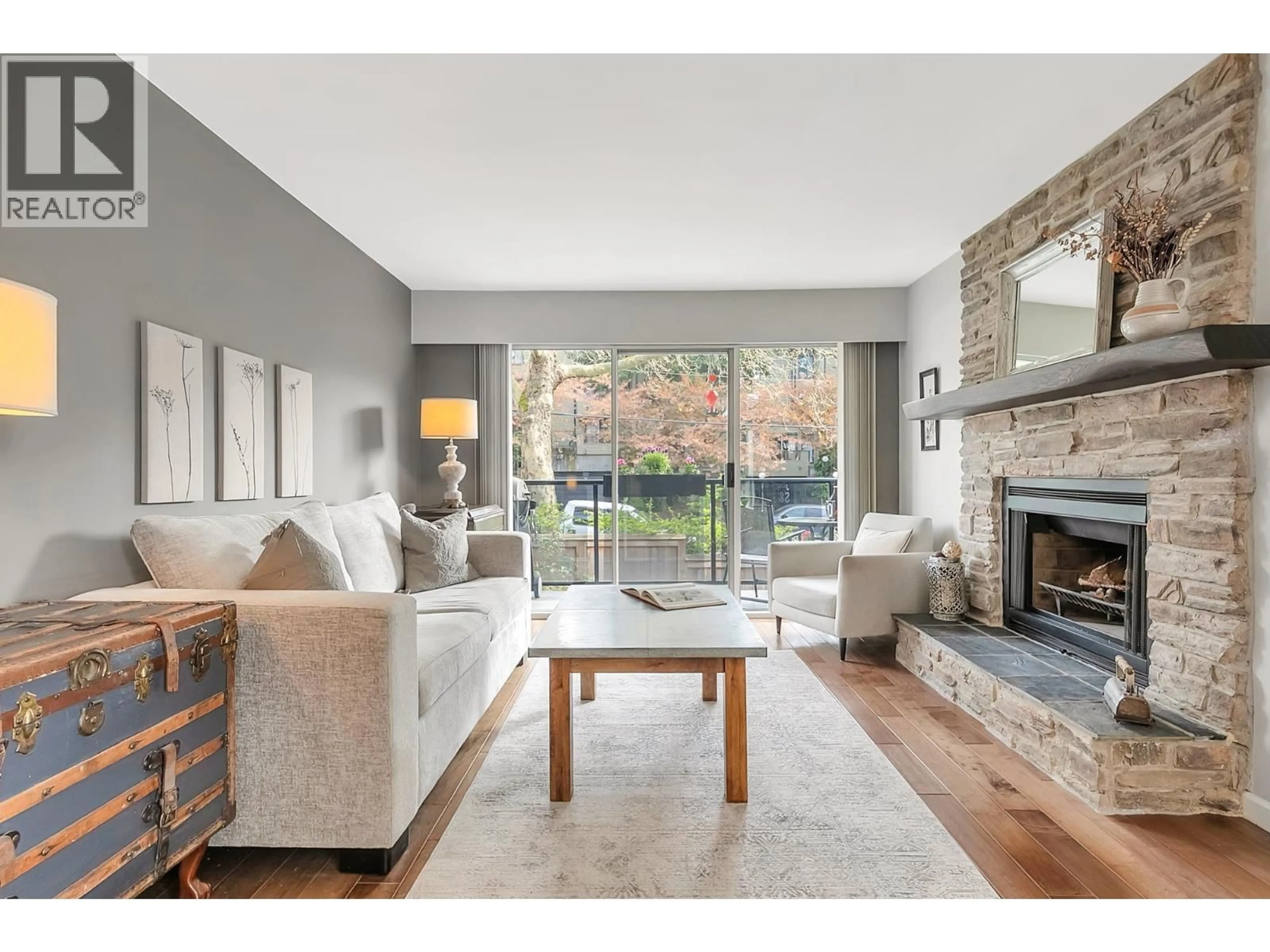 Living room with furniture, unknown for 213 - 230 MOWAT STREET, New Westminster British Columbia V3M4B2