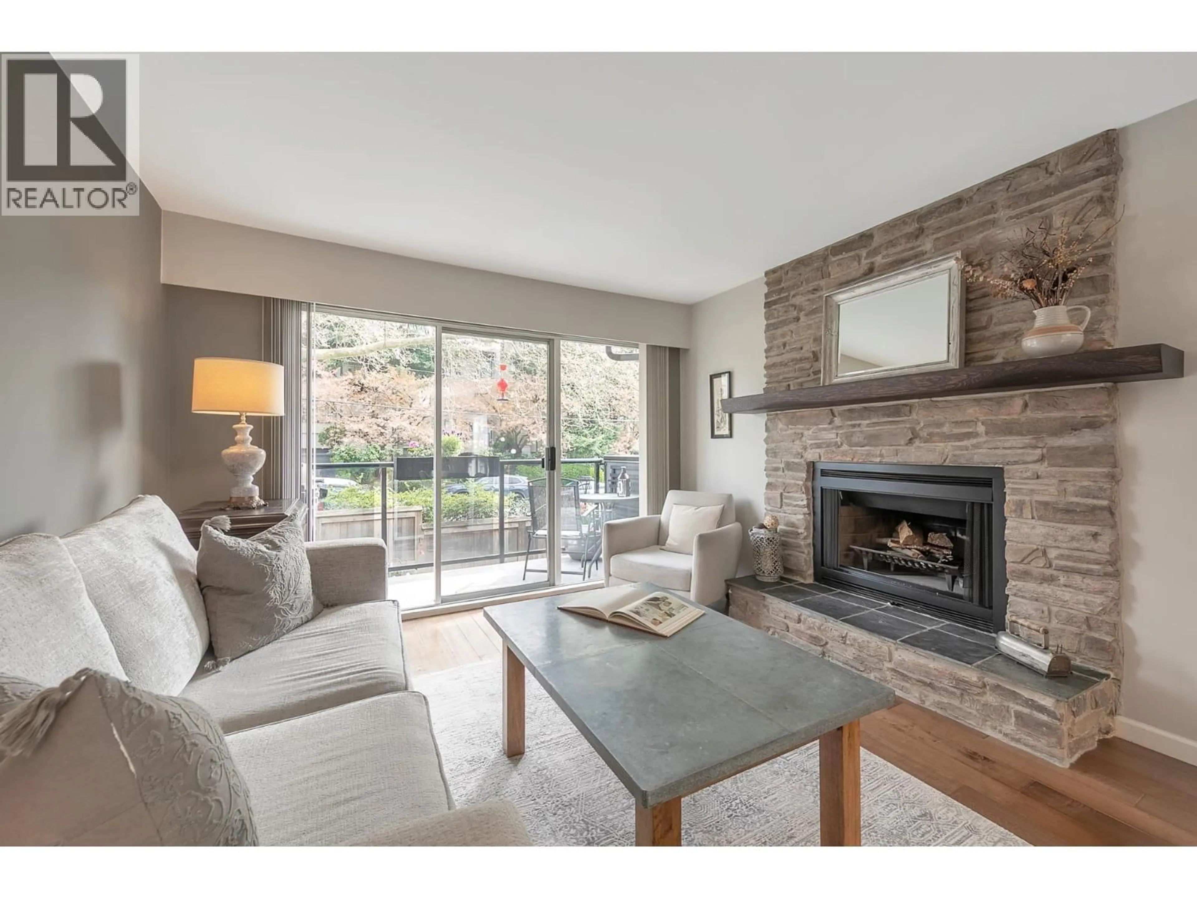 Living room with furniture, unknown for 213 - 230 MOWAT STREET, New Westminster British Columbia V3M4B2