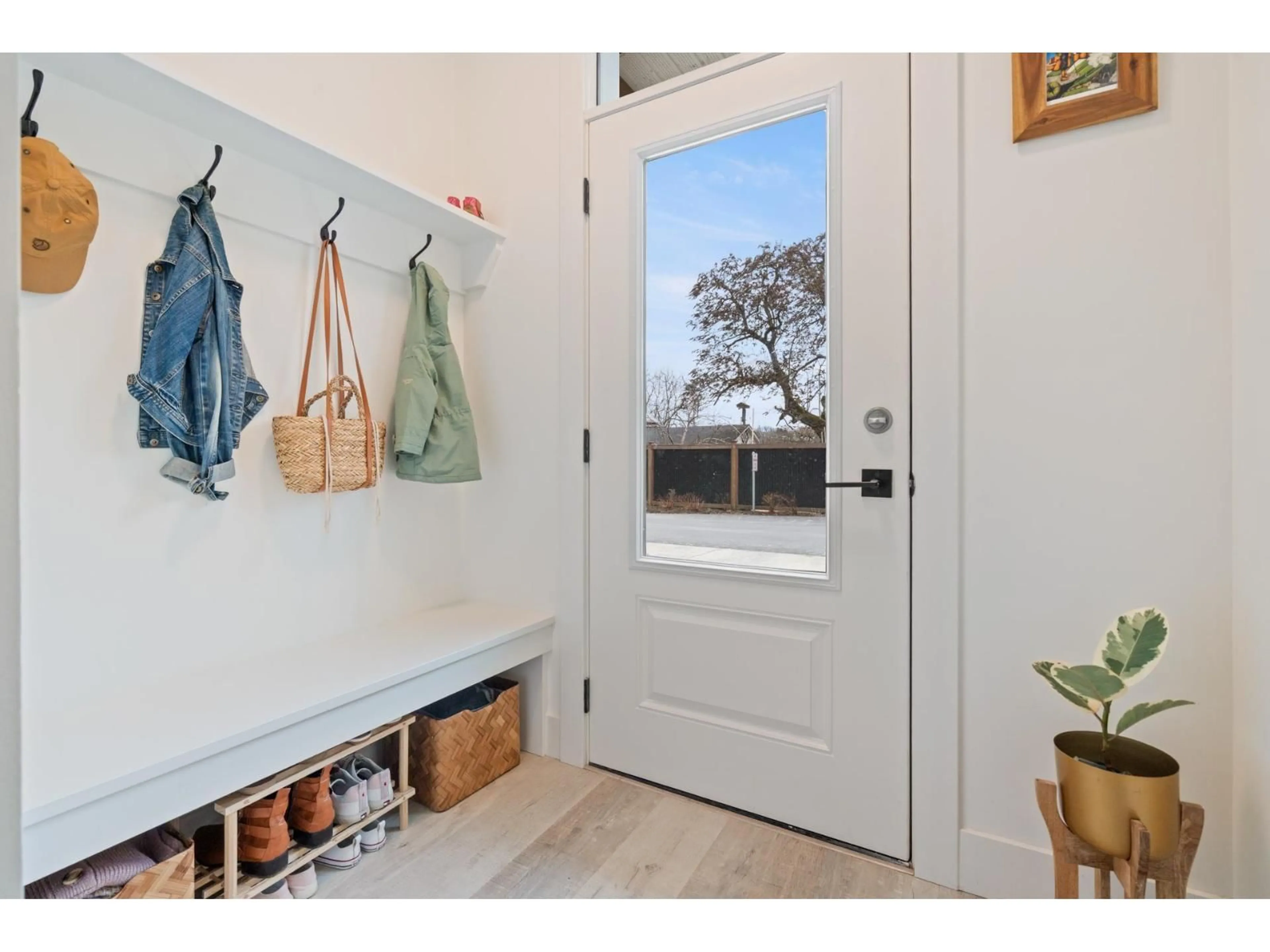 Indoor entryway for 6 - 46339 HOPE RIVER ROAD, Chilliwack British Columbia V2P3P4