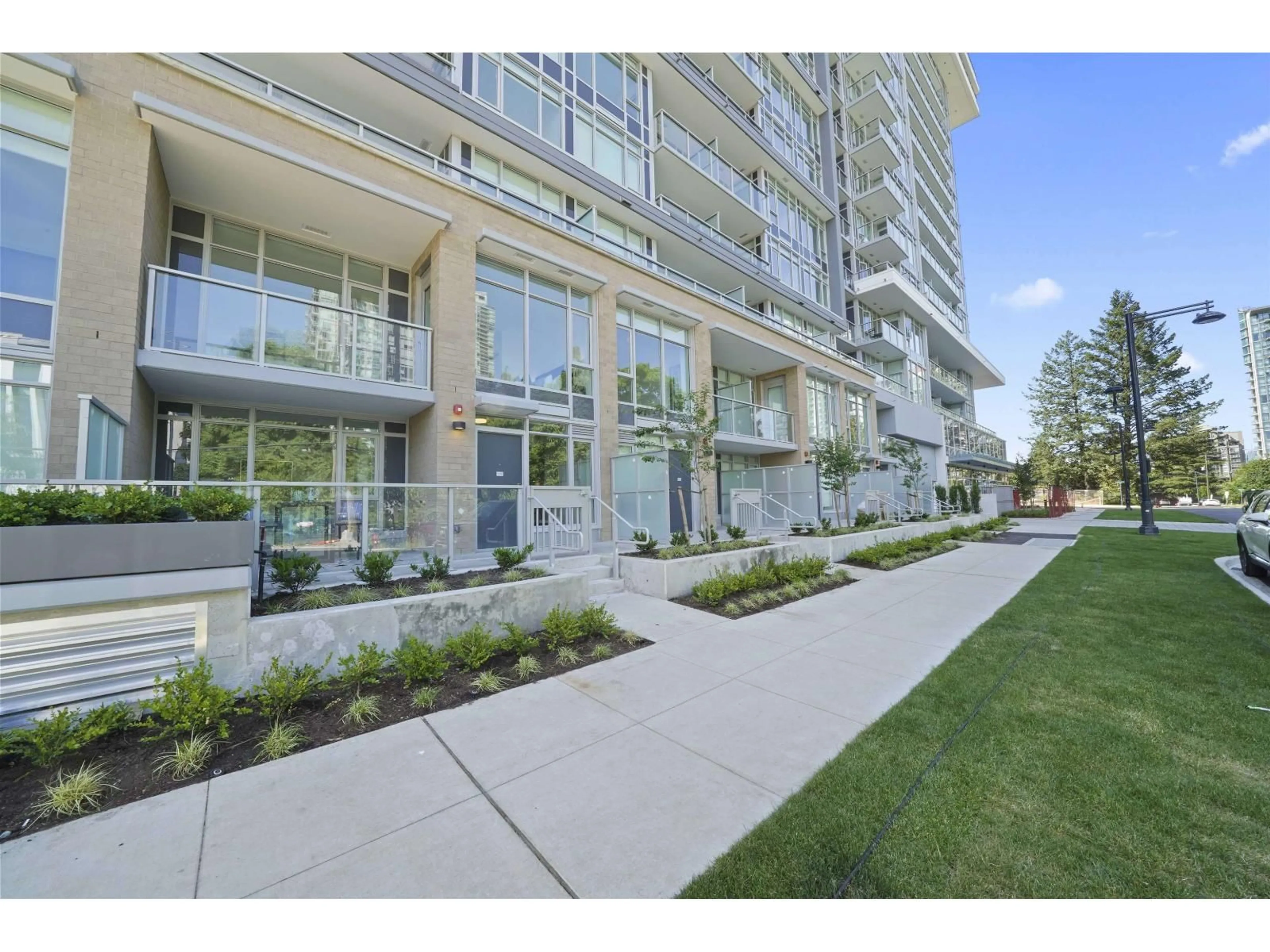 Patio, street for 8 - 13350 CENTRAL AVENUE, Surrey British Columbia V3T0S1