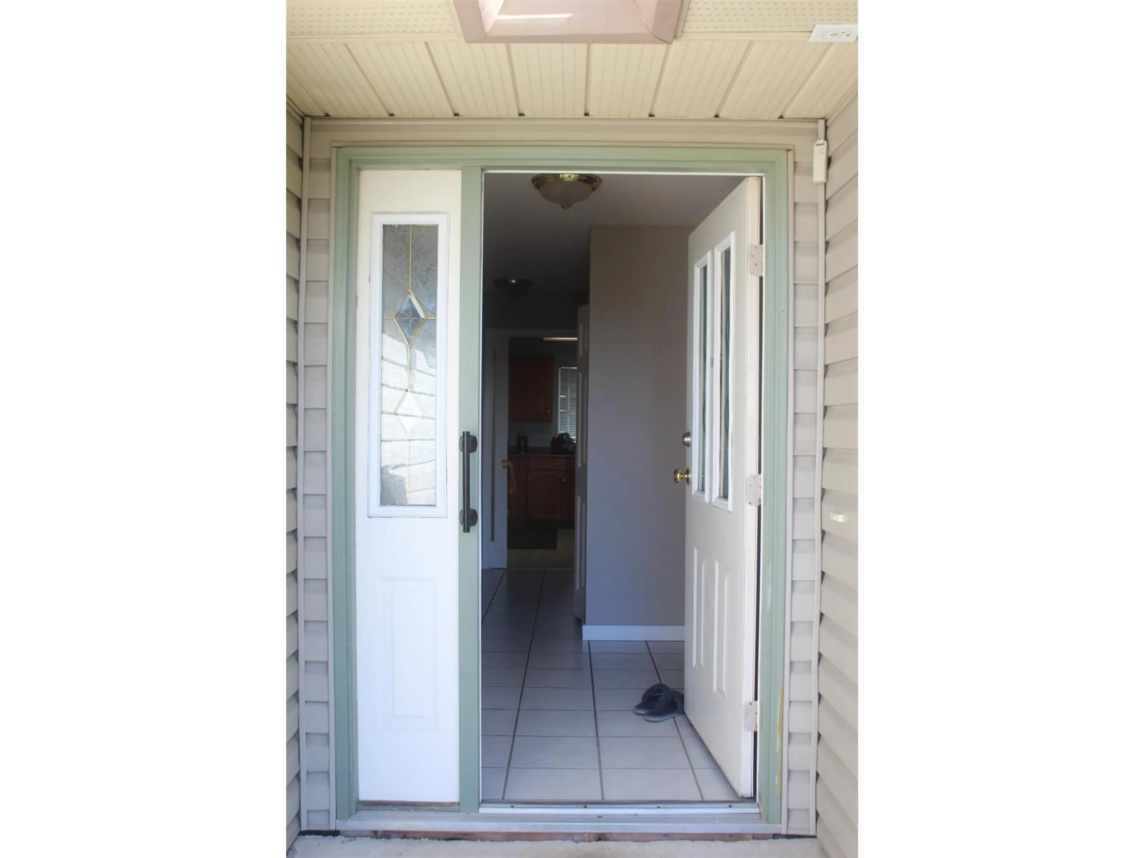 Indoor entryway for 6310 171 STREET, Surrey British Columbia V3S7K4