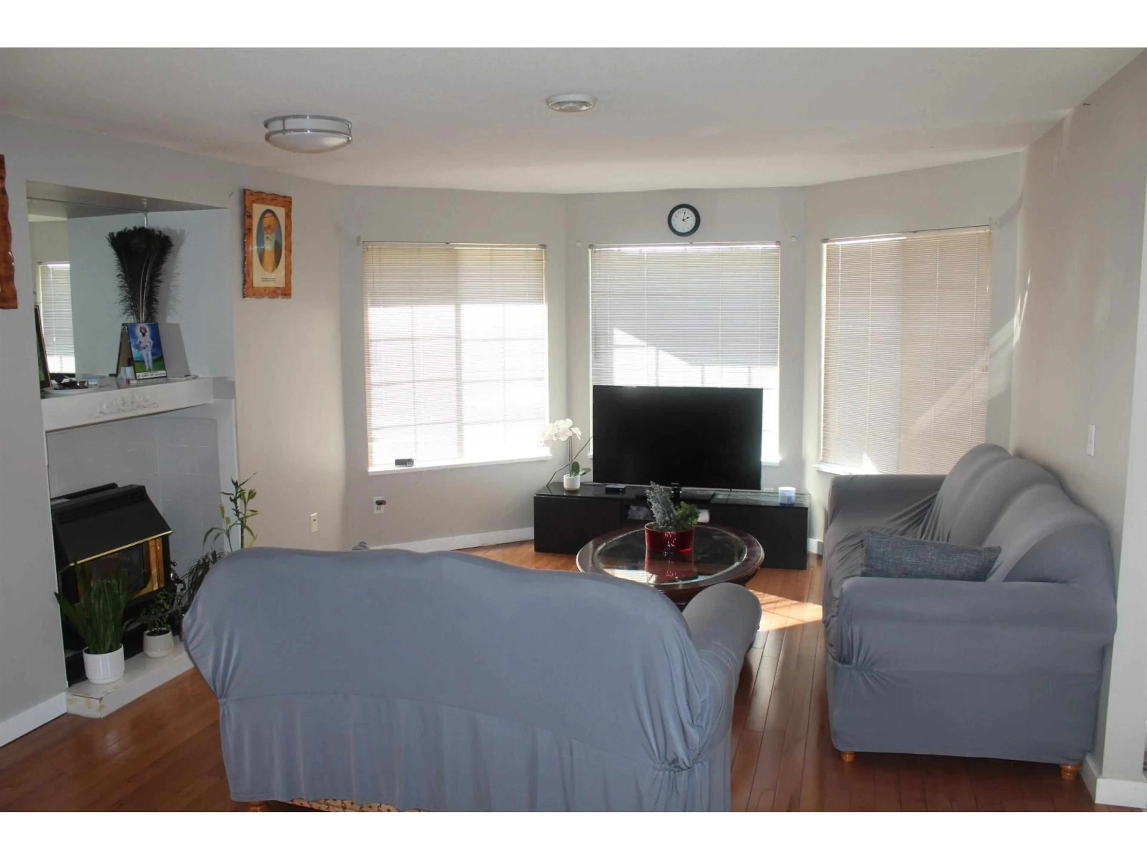 Living room with furniture, unknown for 6310 171 STREET, Surrey British Columbia V3S7K4