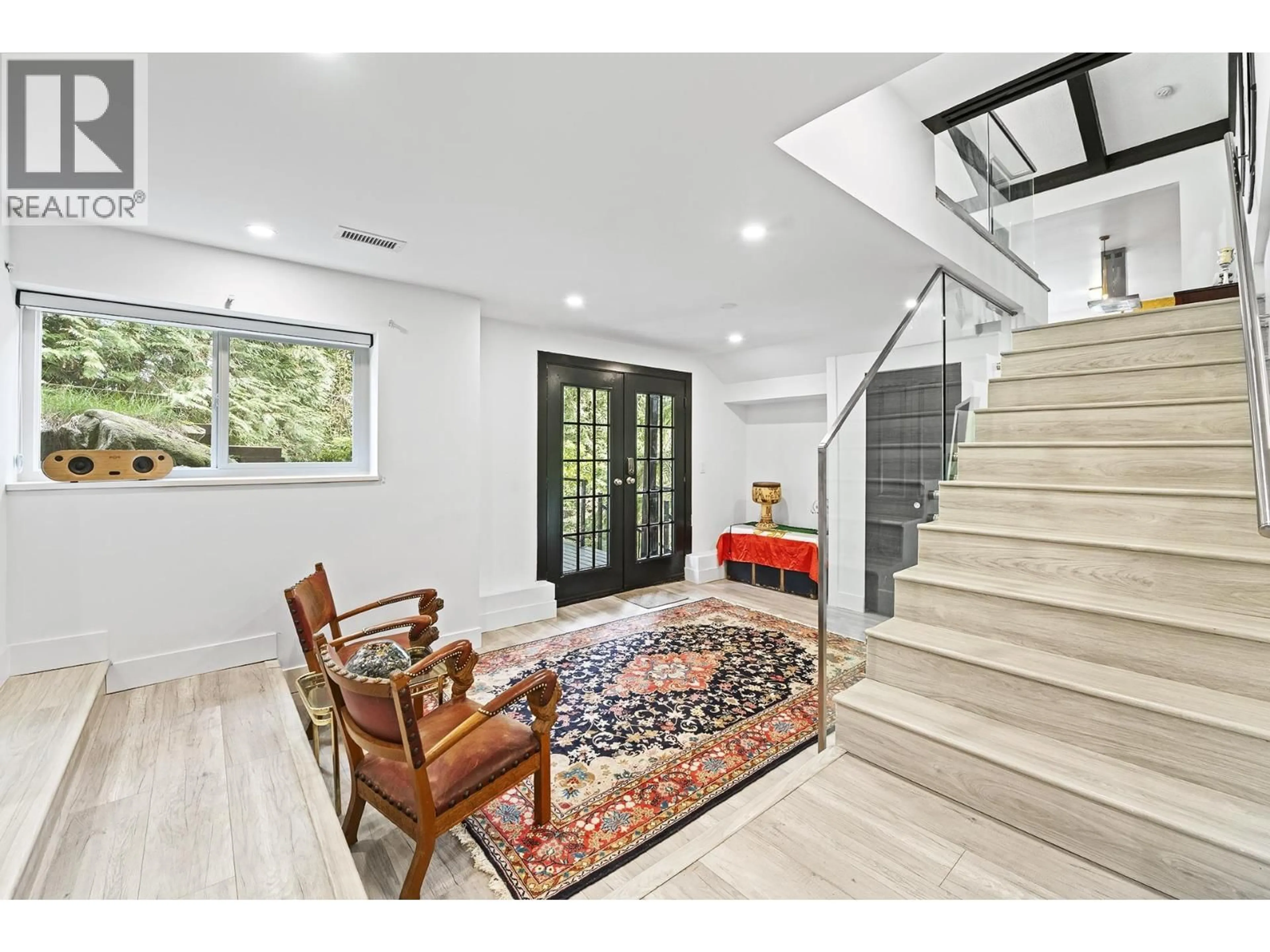 Indoor entryway for 4621 CAULFEILD DRIVE, West Vancouver British Columbia V7W1E9