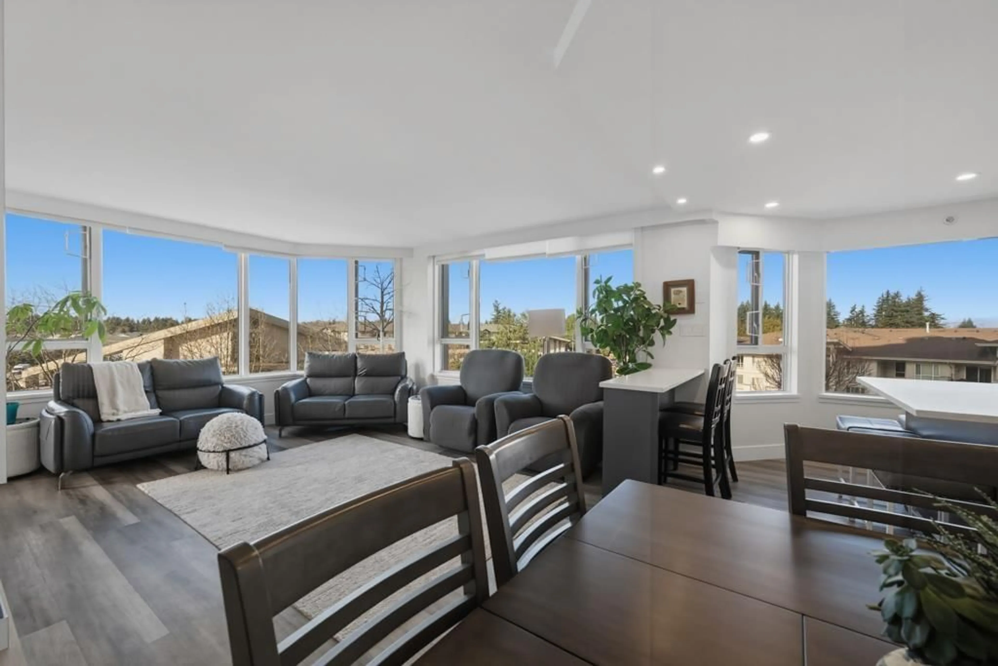 Living room with furniture, unknown for 601 - 3150 GLADWIN ROAD, Abbotsford British Columbia V2T5S9