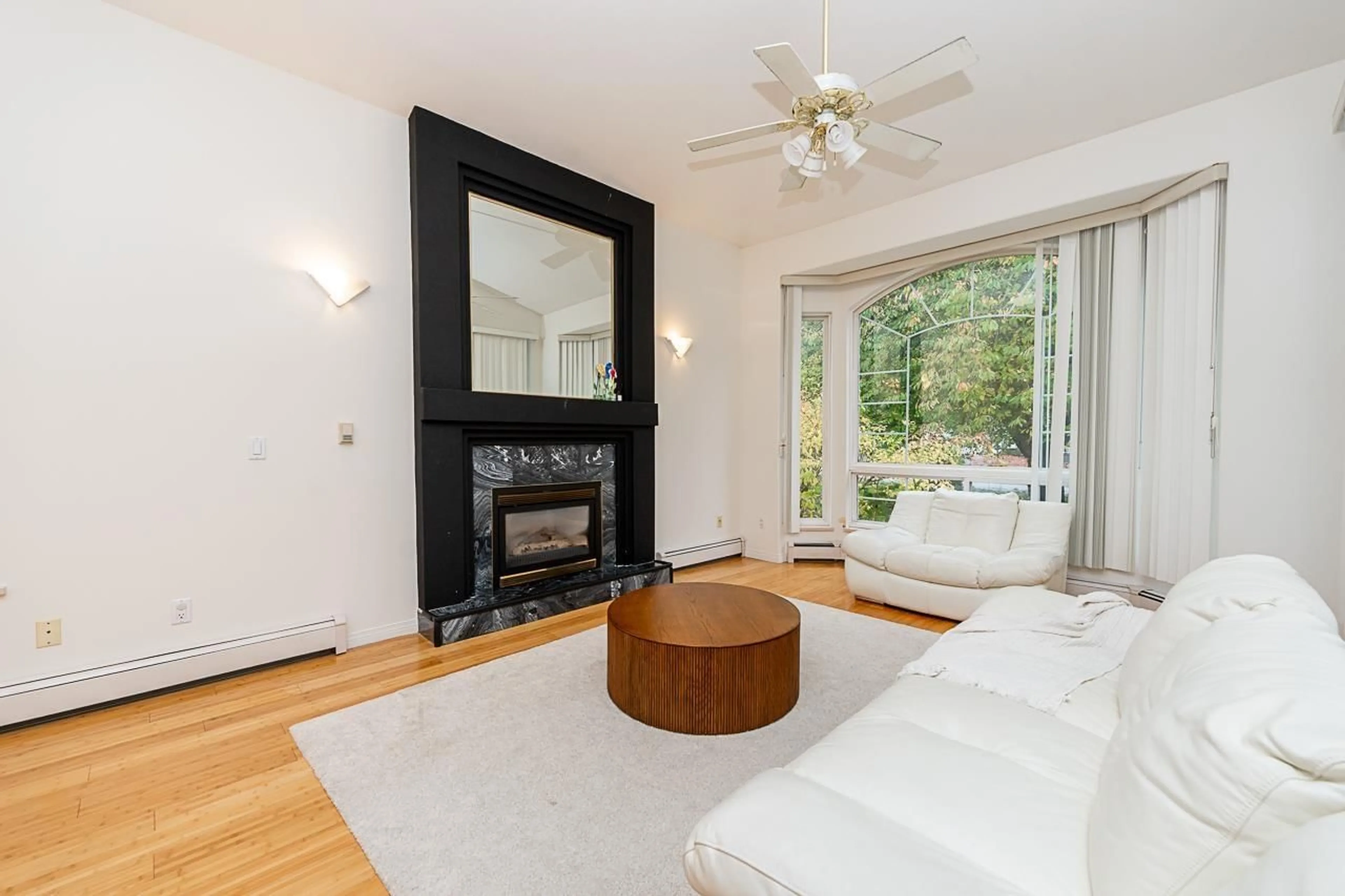 Living room with furniture, wood/laminate floor for 10132 156 STREET, Surrey British Columbia V3R4L5