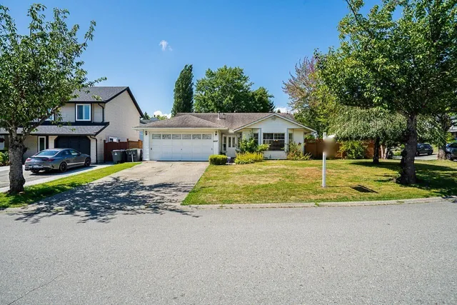 6697 141A STREET, Surrey 2