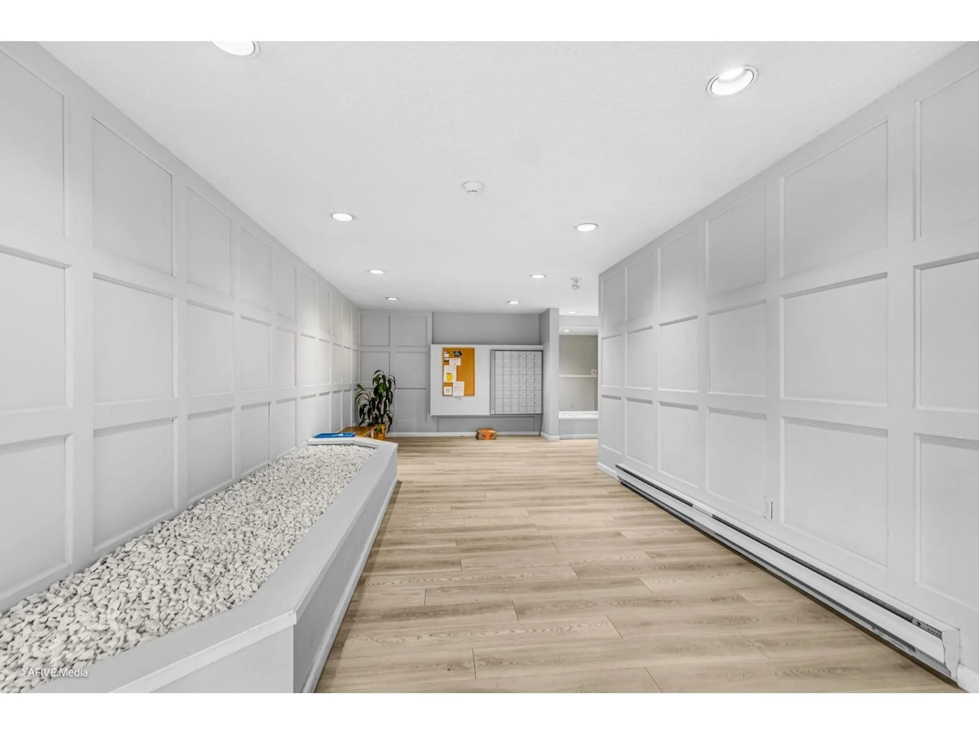 Indoor foyer for 204 - 32950 AMICUS PLACE, Abbotsford British Columbia V2S6G9