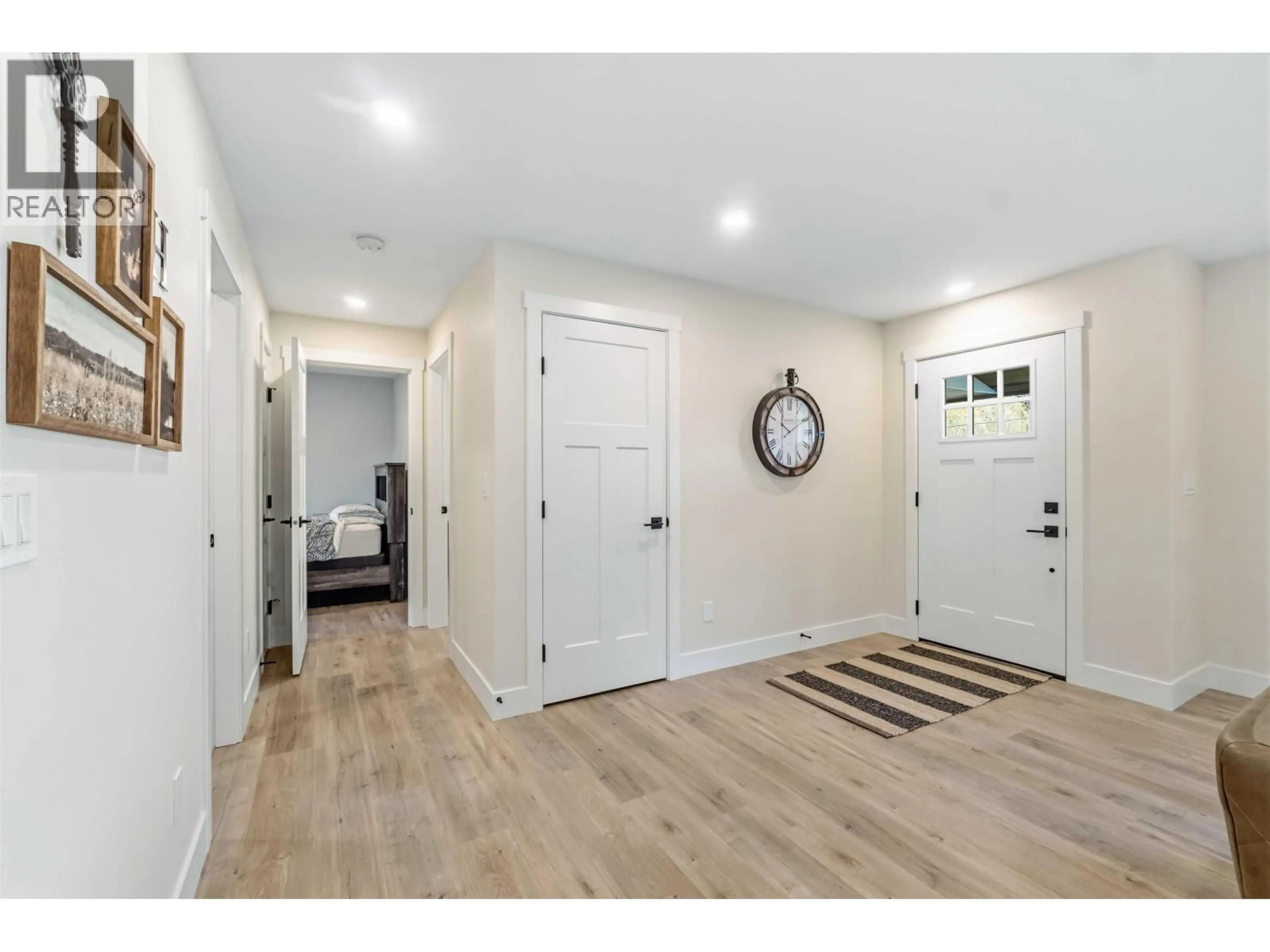 Indoor entryway for 11953 221 STREET, Maple Ridge British Columbia V2X5S9
