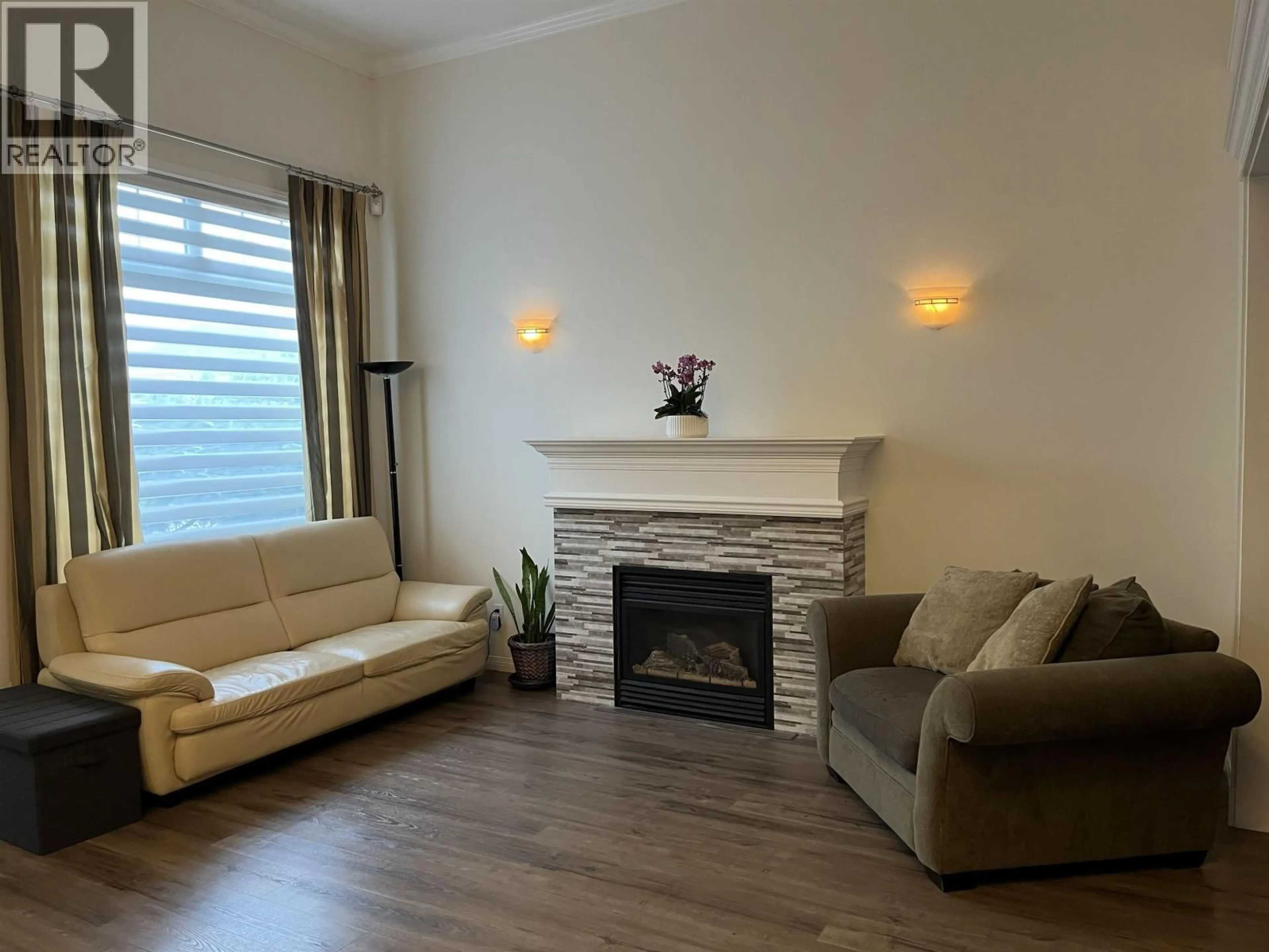 Living room with furniture, wood/laminate floor for 6080 RICHARDS DRIVE, Richmond British Columbia V7C5P8