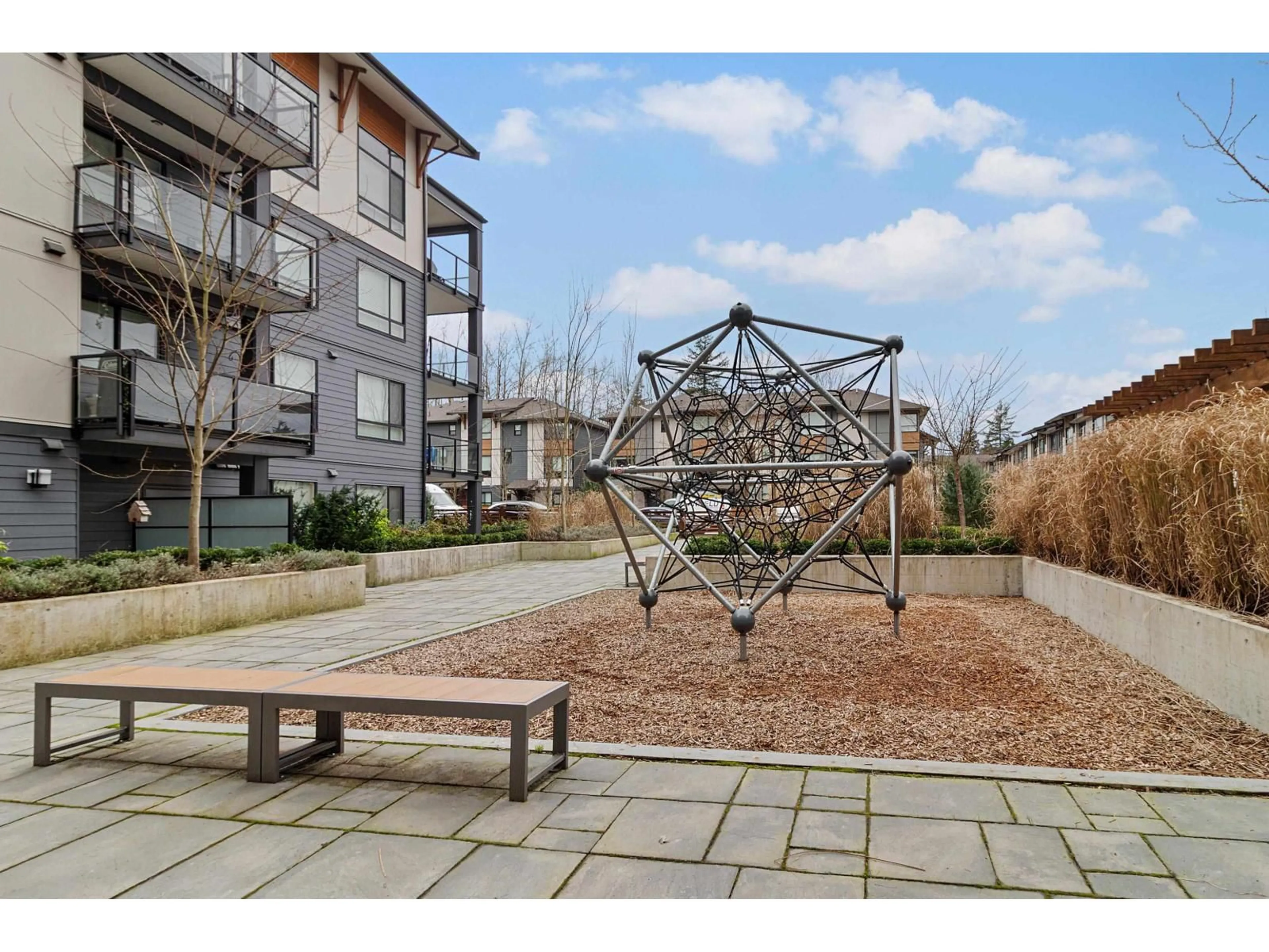 Patio, street for 327 - 7506 199A STREET, Langley British Columbia V2Y3K9