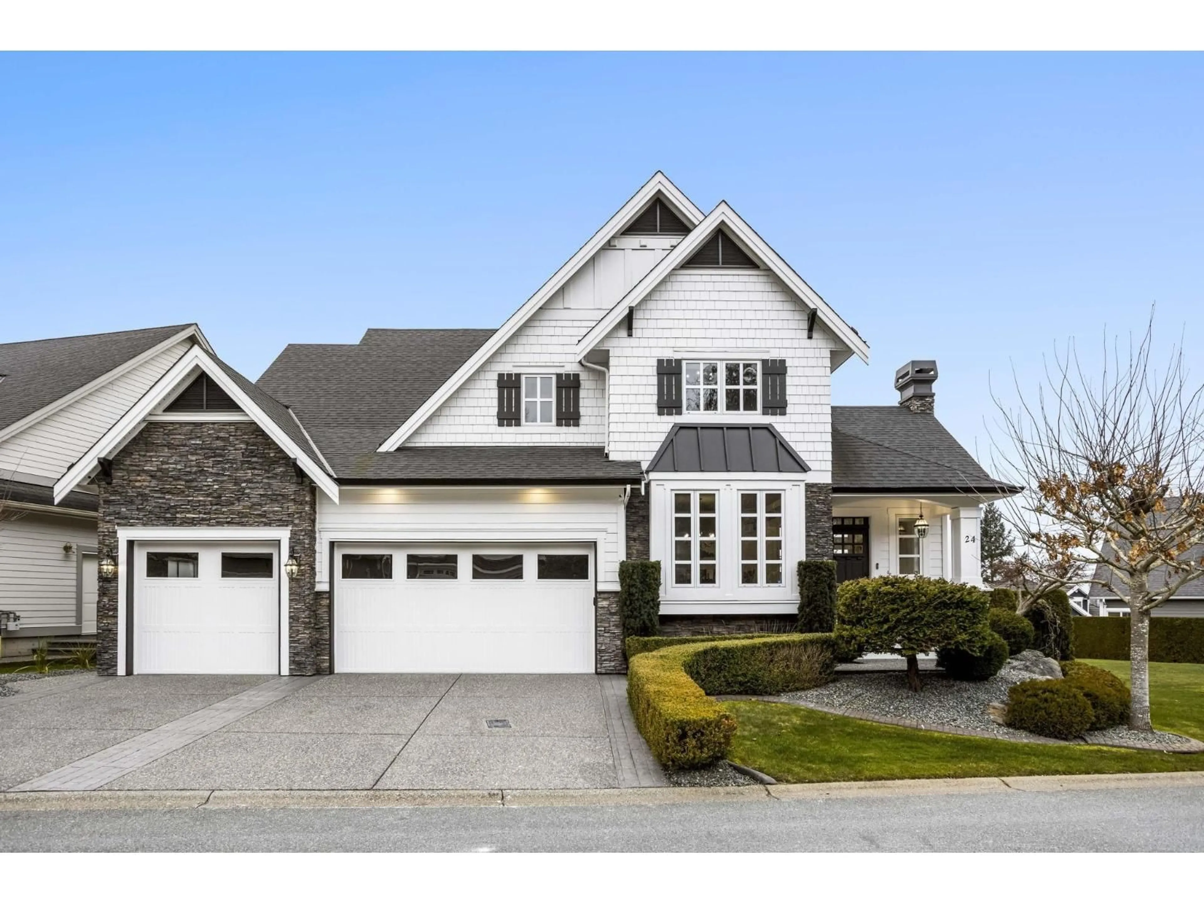 Home with vinyl exterior material, street for 24 - 3800 GOLF COURSE DRIVE, Abbotsford British Columbia V3G0A7