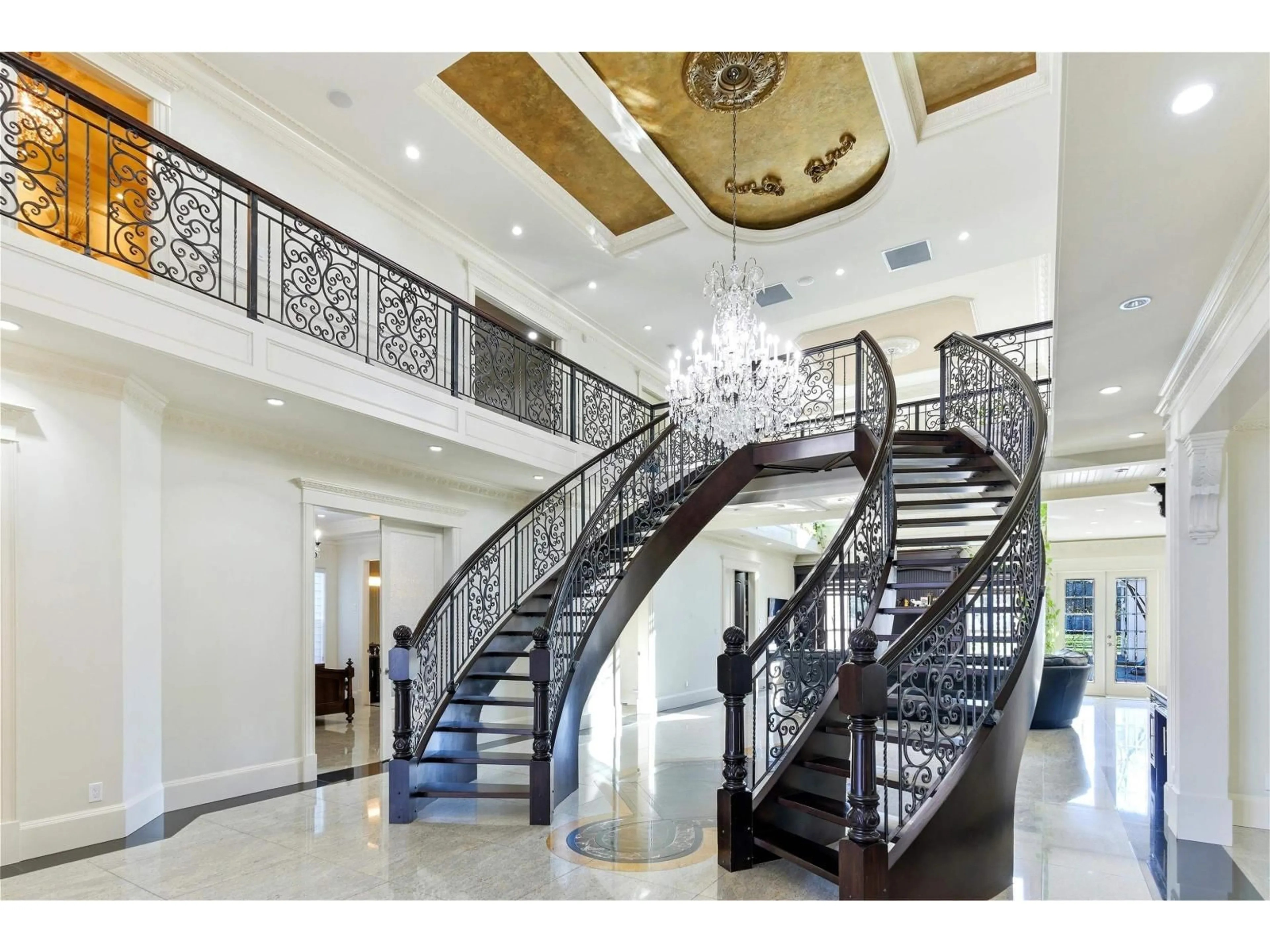 Indoor foyer for 21098 85 AVENUE, Langley British Columbia V1M2M4