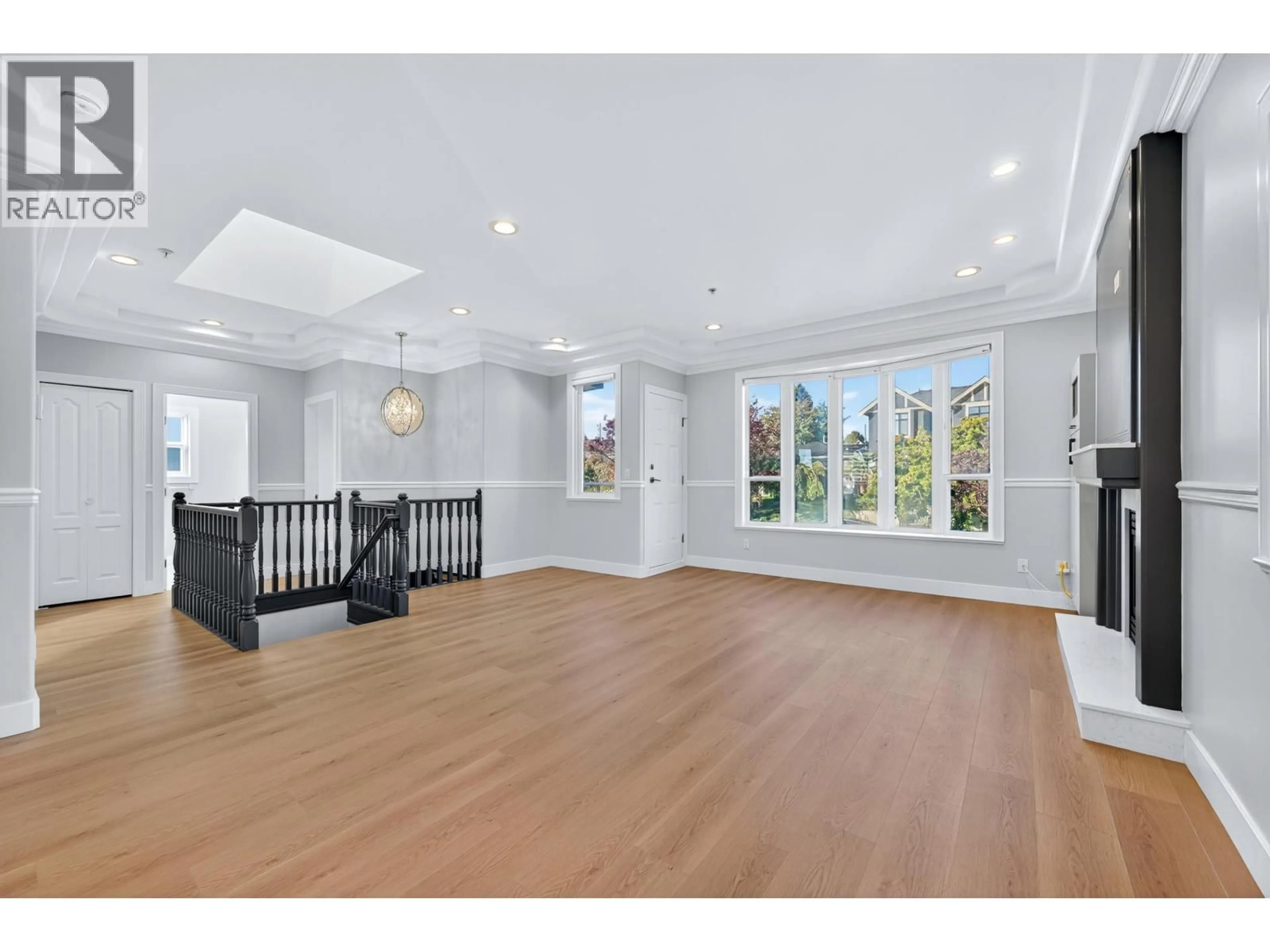 Unknown for 392 63RD AVENUE, Vancouver British Columbia V5X2J9