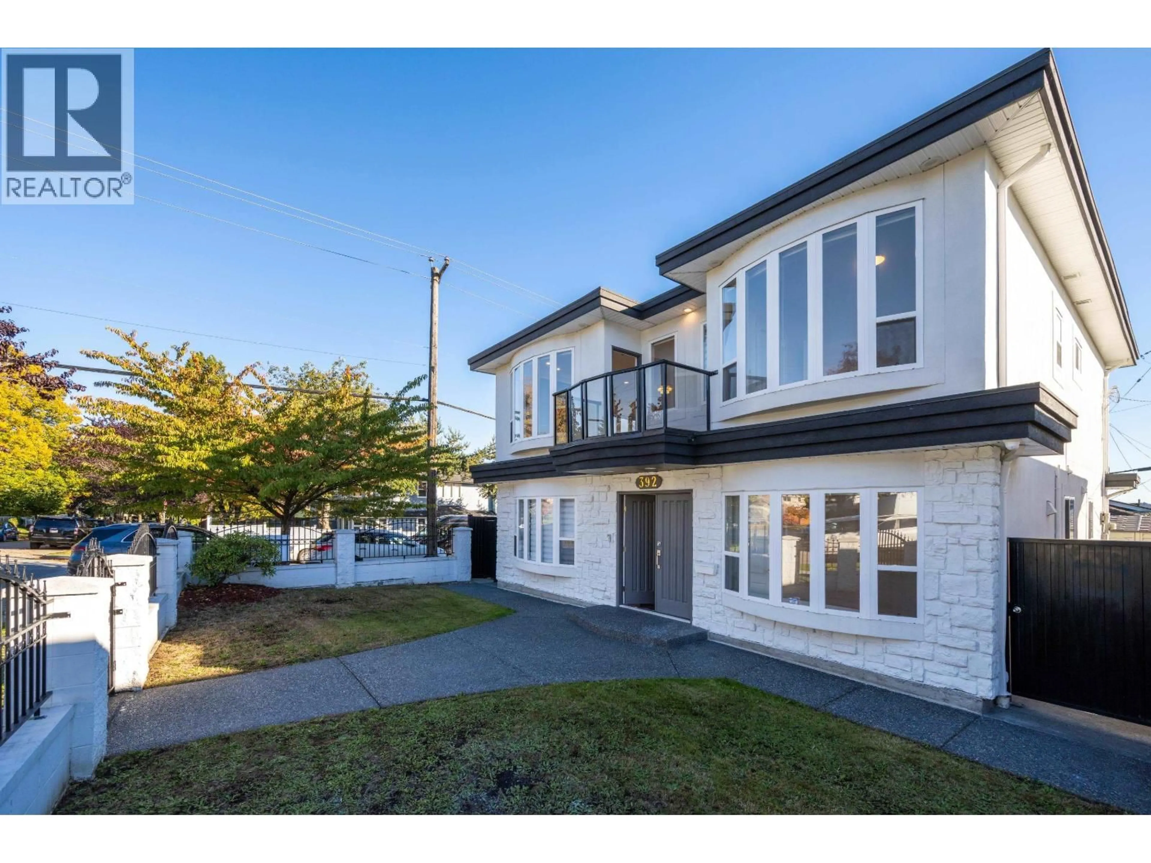 A pic from outside/outdoor area/front of a property/back of a property/a pic from drone, street for 392 63RD AVENUE, Vancouver British Columbia V5X2J9