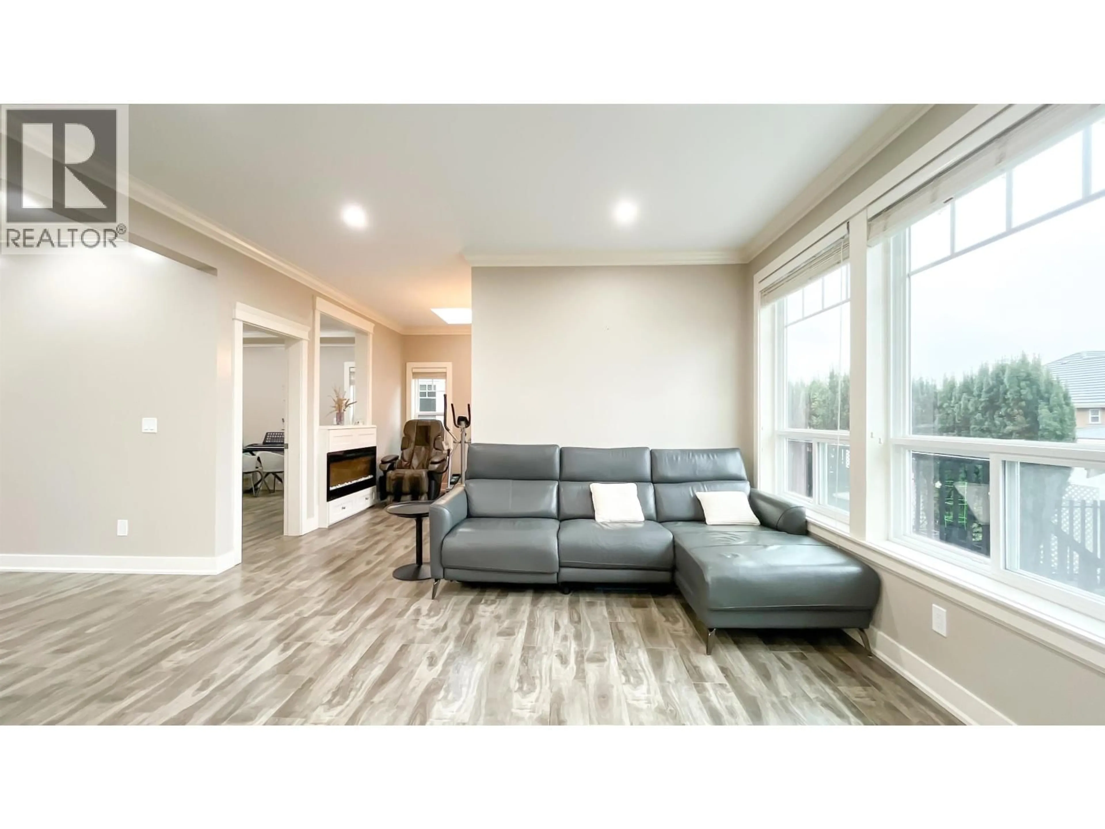 Living room with furniture, wood/laminate floor for 101 - 910 DELESTRE AVENUE, Coquitlam British Columbia V3K2G6