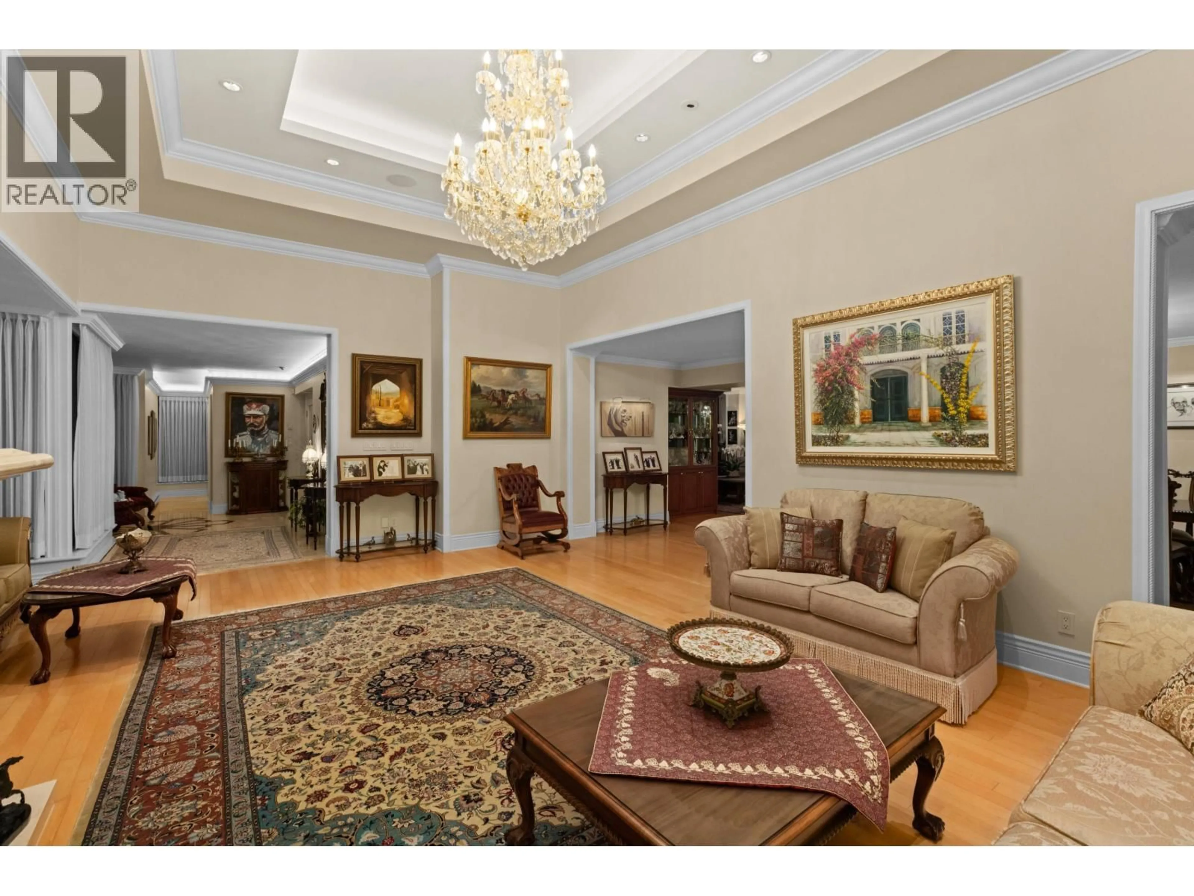 Indoor foyer for 1801 - 1972 BELLEVUE AVENUE, West Vancouver British Columbia V7V1B5