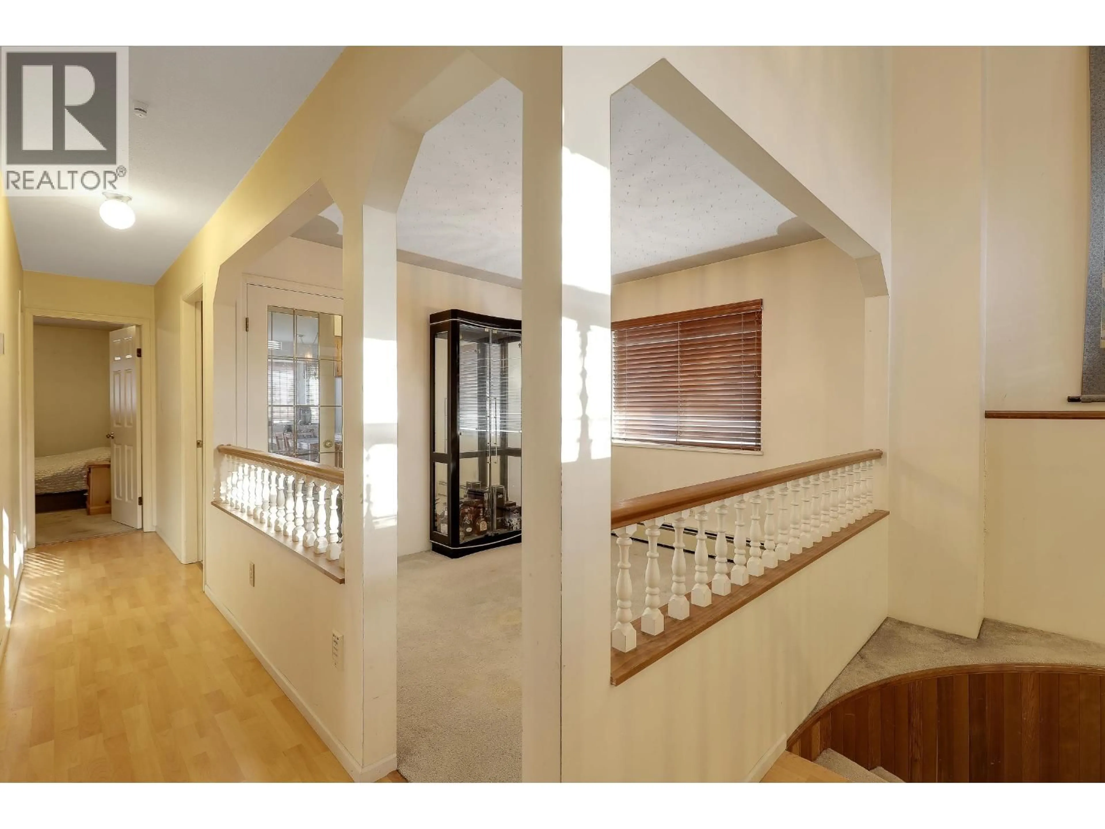 Indoor foyer for 4680 HOY STREET, Vancouver British Columbia V5R4N4