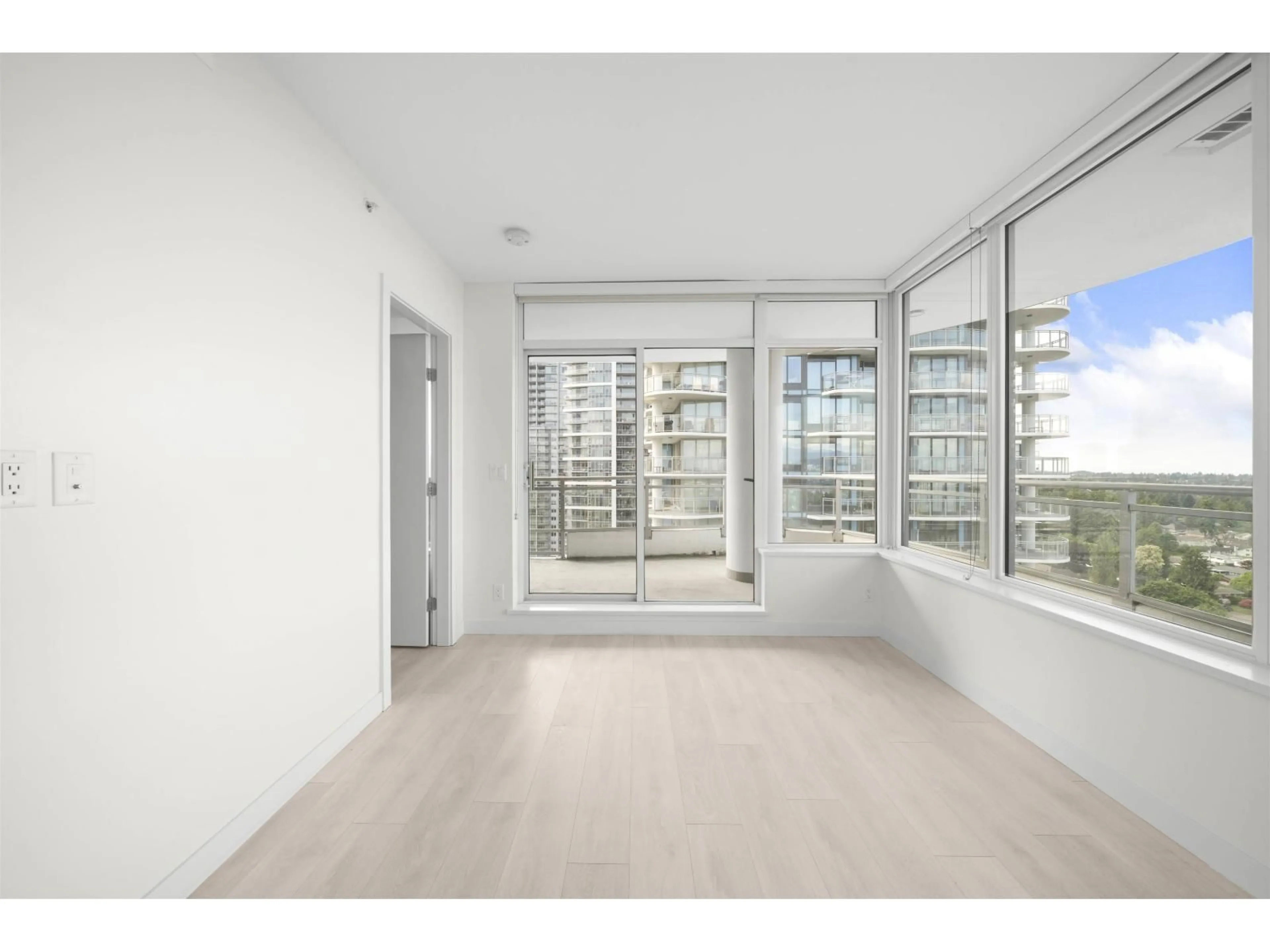 A pic of a room for 2108 - 13318 104 AVENUE, Surrey British Columbia V3T0R2