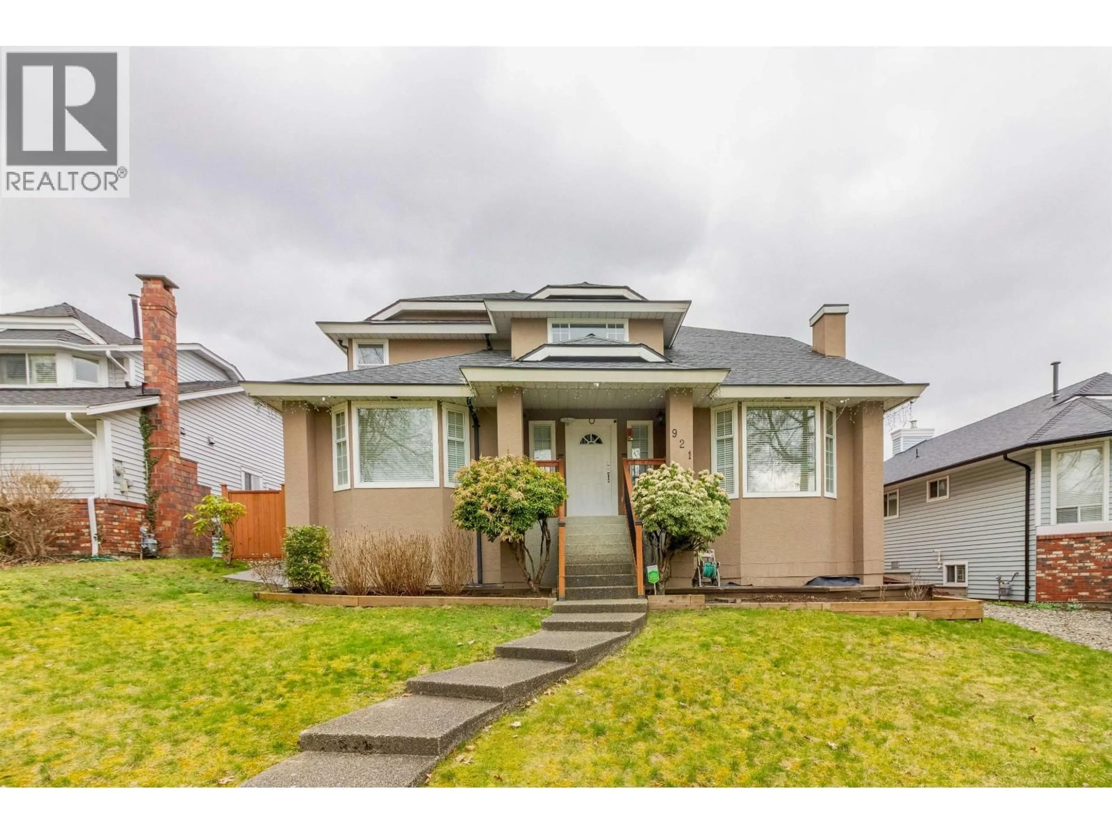 Home with vinyl exterior material, street for 921 CITADEL DRIVE, Port Coquitlam British Columbia V3C5J2