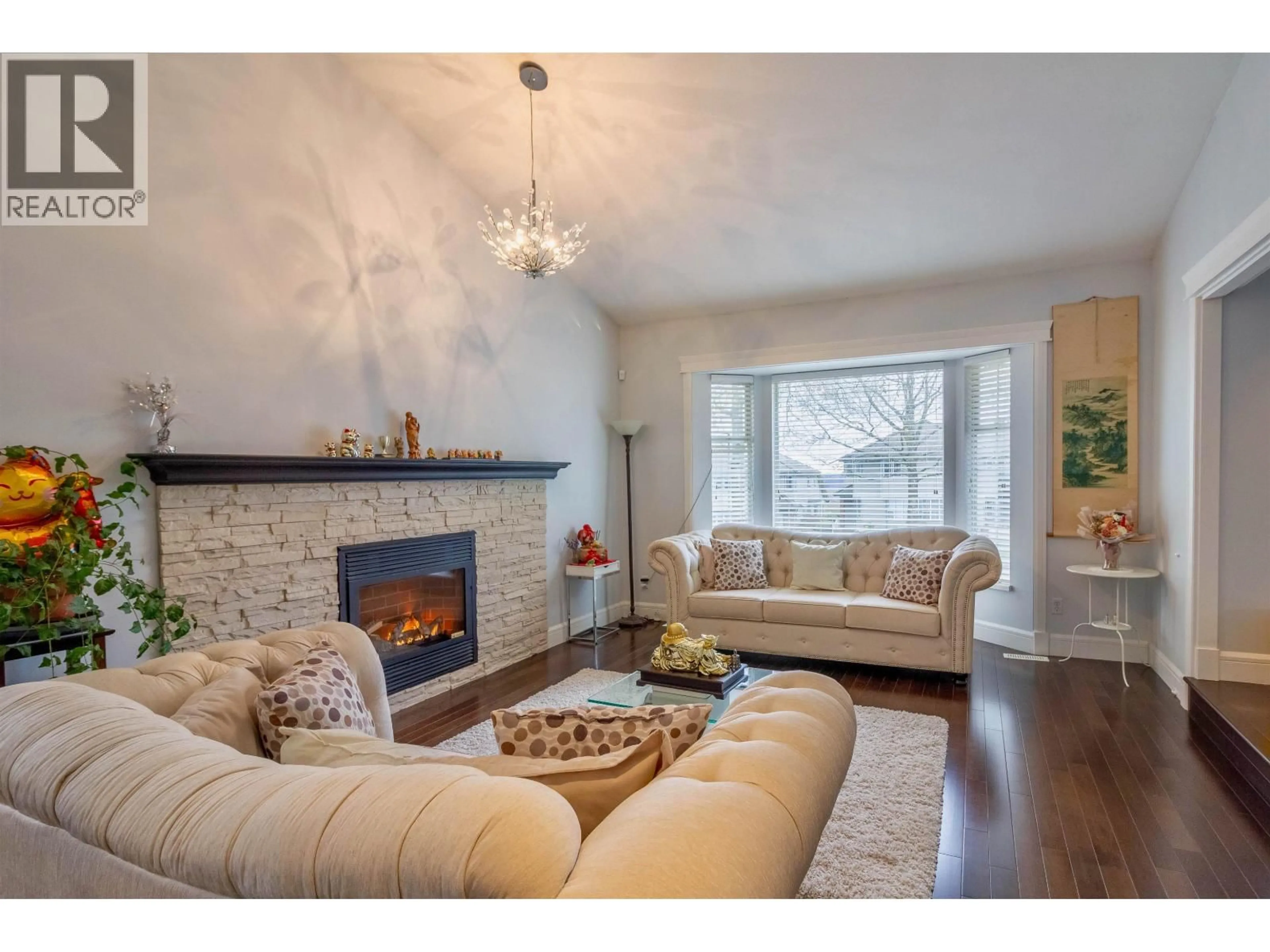 Living room with furniture, unknown for 921 CITADEL DRIVE, Port Coquitlam British Columbia V3C5J2