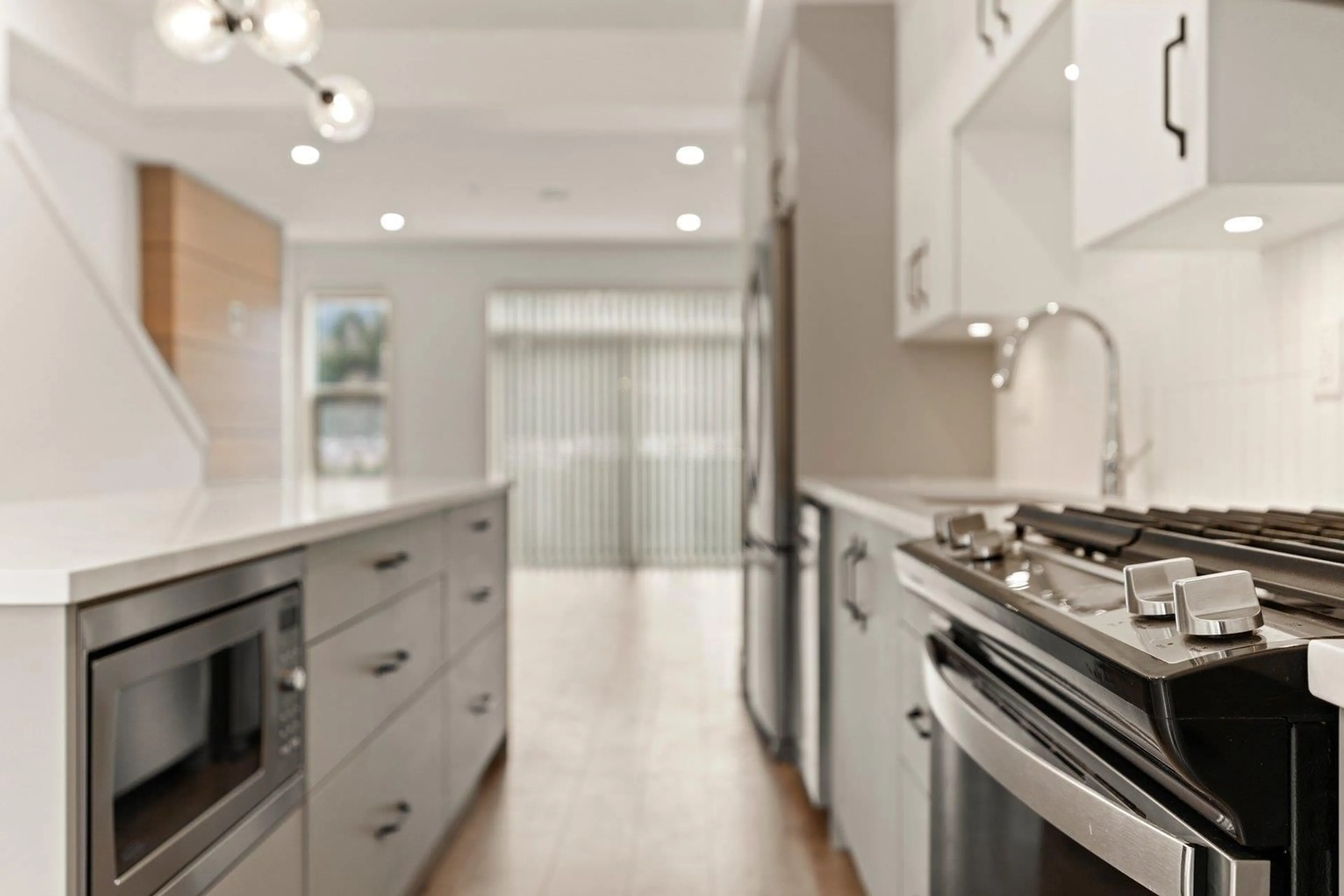 Open concept kitchen, ceramic/tile floor for 409 - 46150 THOMAS ROAD, Chilliwack British Columbia V2R6B3