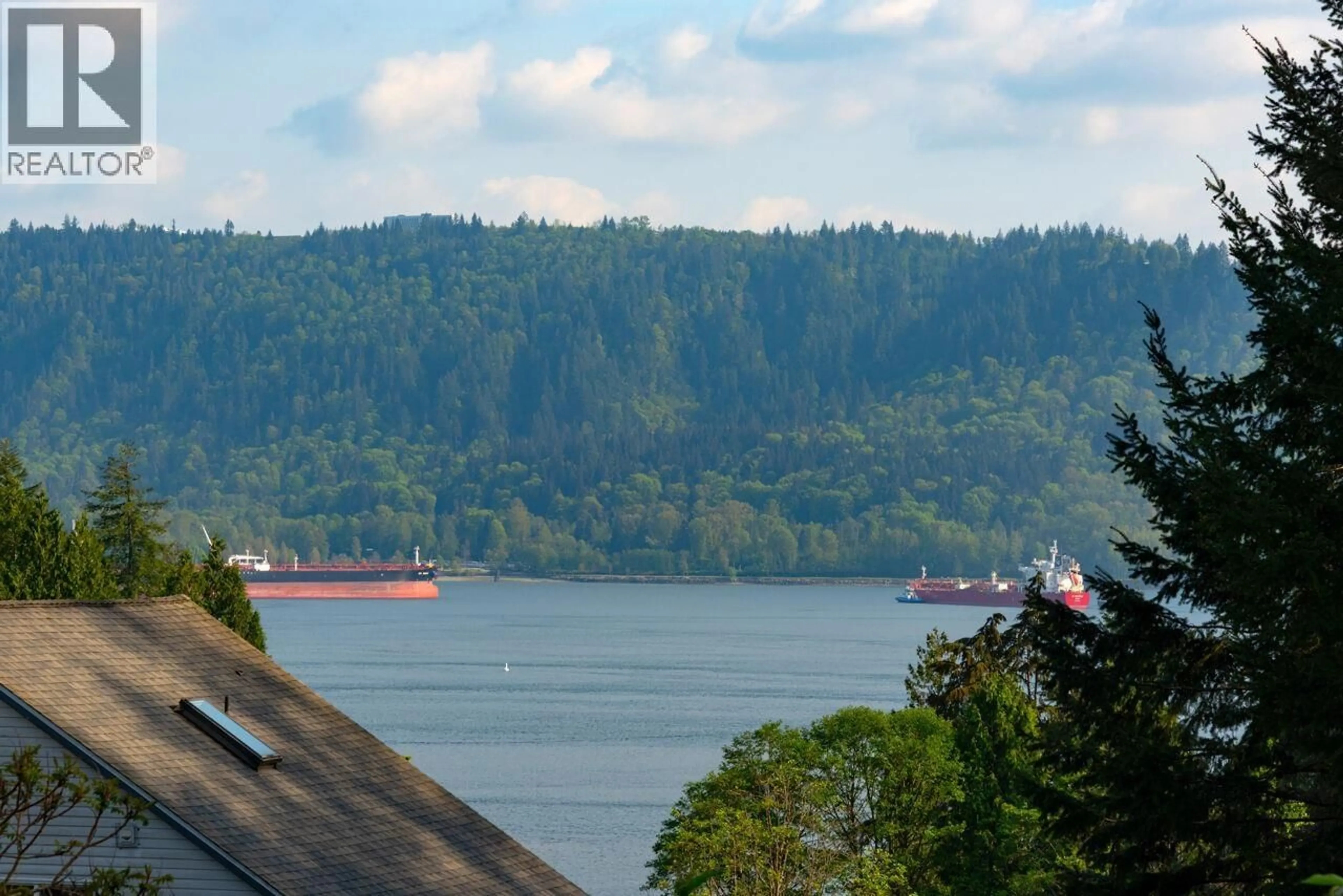 Blurry image for 1605 LOCKEHAVEN ROAD, North Vancouver British Columbia V7G2H3