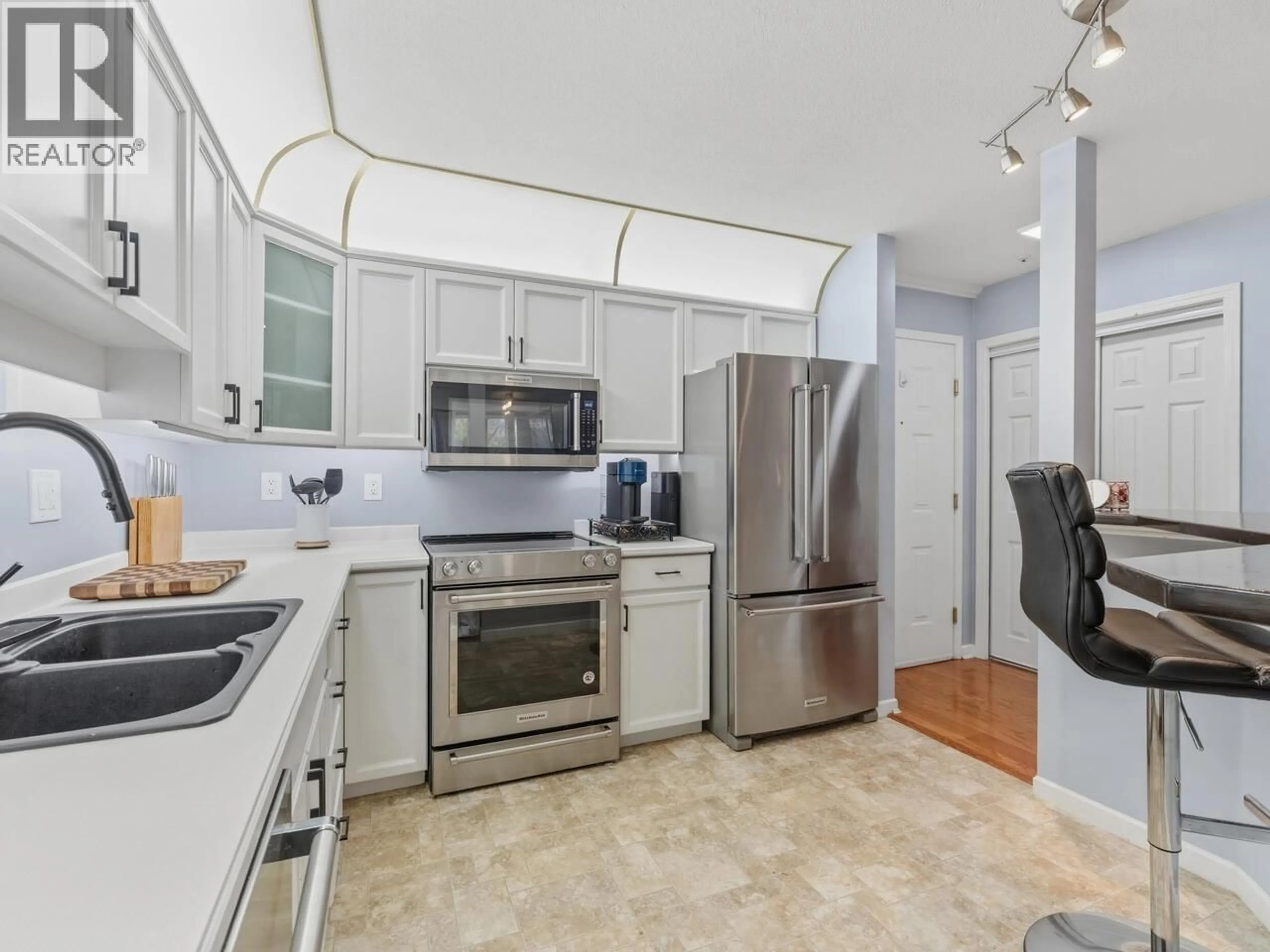 Standard kitchen, ceramic/tile floor for 410 - 68 RICHMOND STREET, New Westminster British Columbia V3L5S2