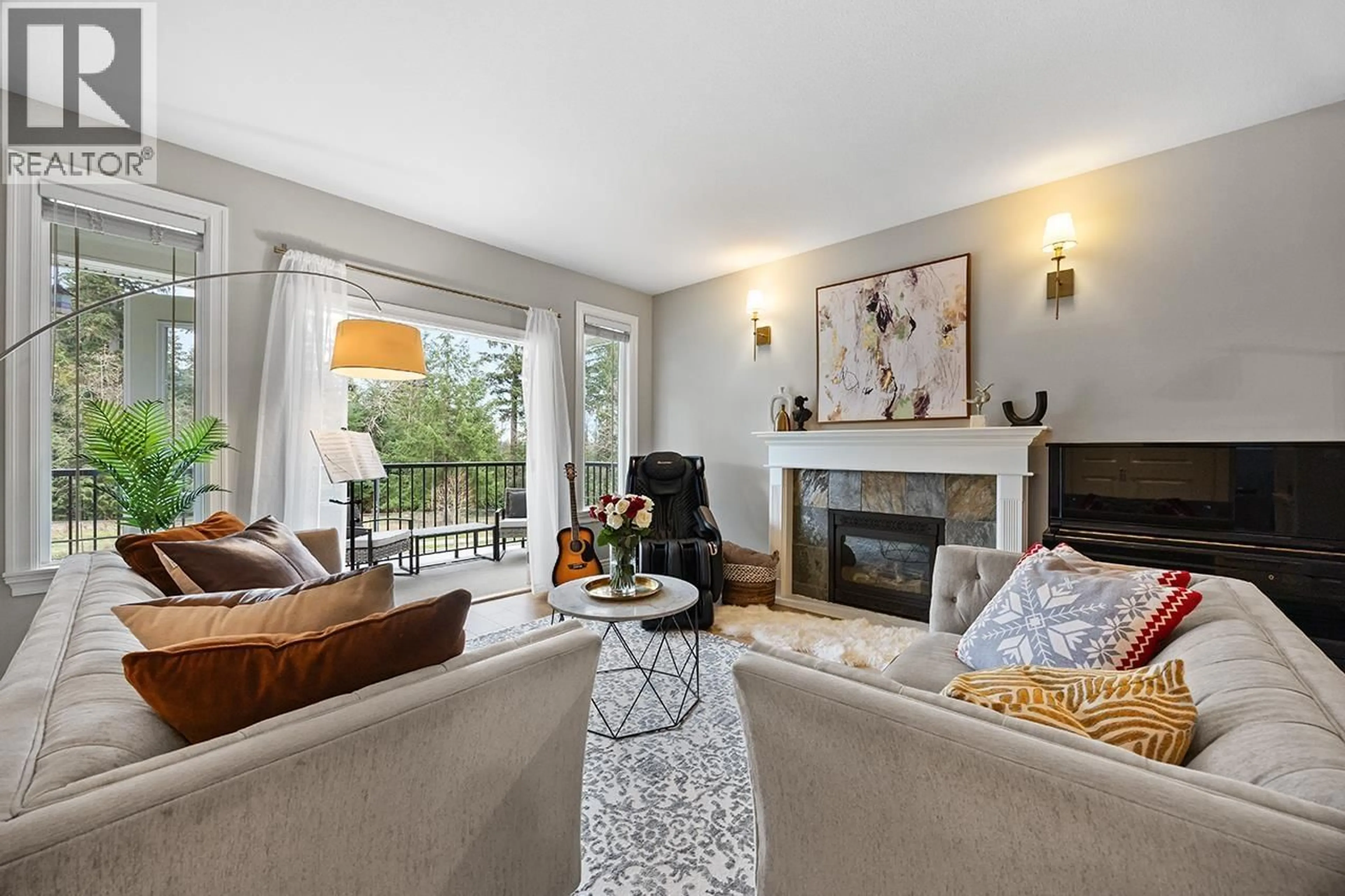 Living room with furniture, unknown for 3376 PLATEAU BOULEVARD, Coquitlam British Columbia V3E3R3