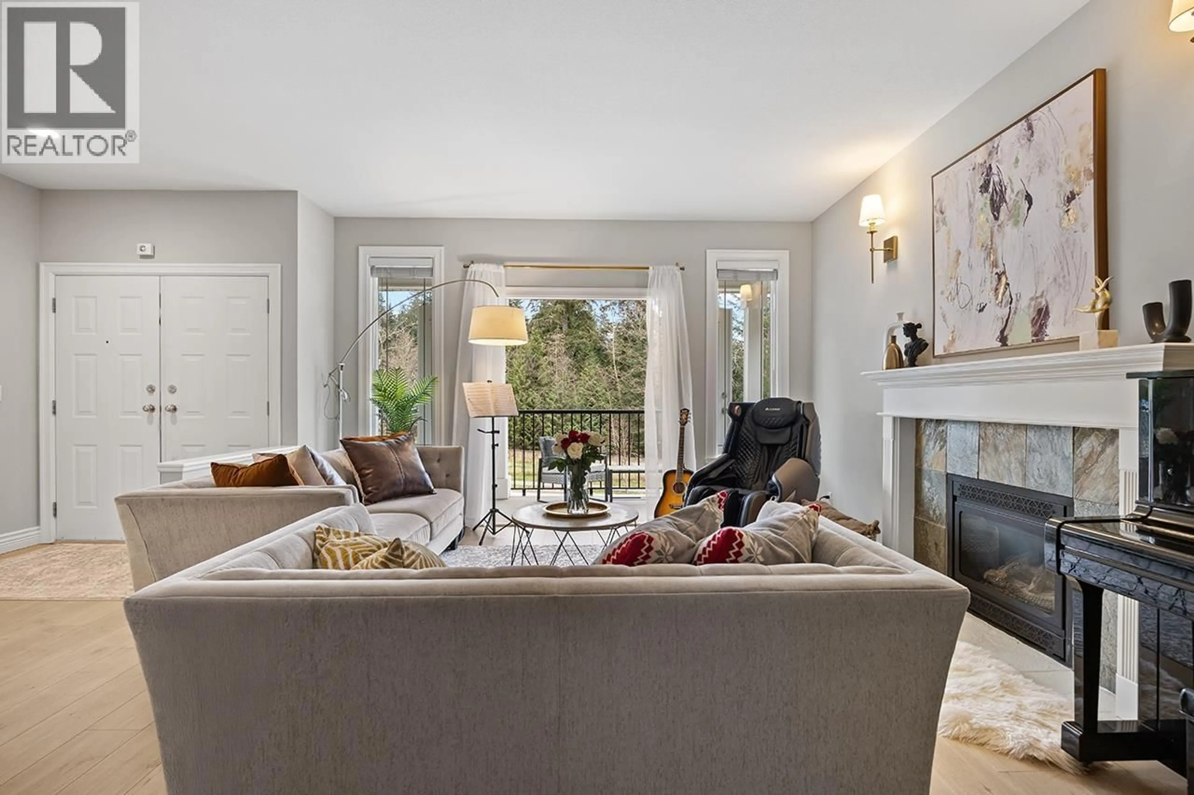 Living room with furniture, unknown for 3376 PLATEAU BOULEVARD, Coquitlam British Columbia V3E3R3