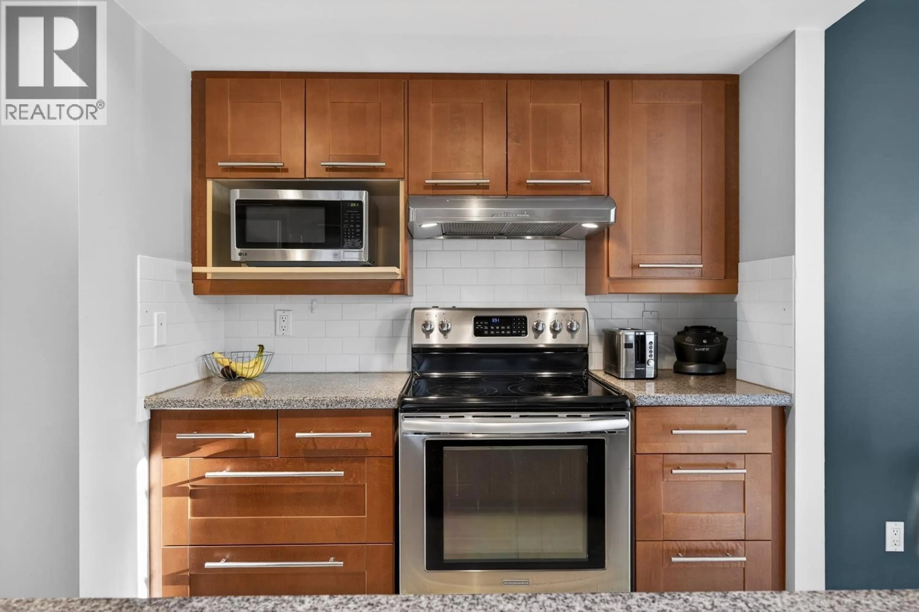 Standard kitchen, ceramic/tile floor for 1201 - 183 KEEFER PLACE, Vancouver British Columbia V6B6B9