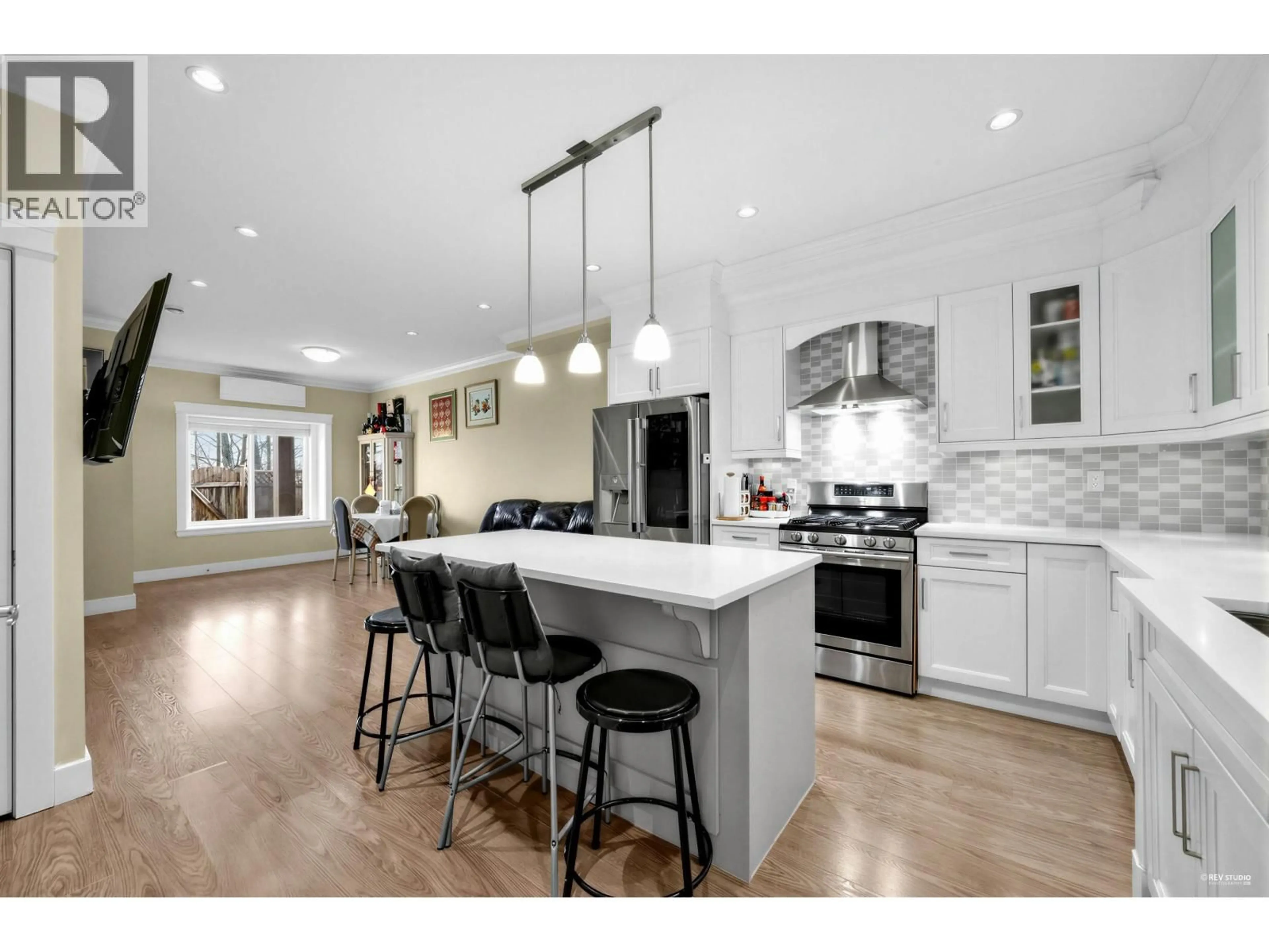 Open concept kitchen, ceramic/tile floor for 6050 HARDWICK STREET, Burnaby British Columbia V5G1R6