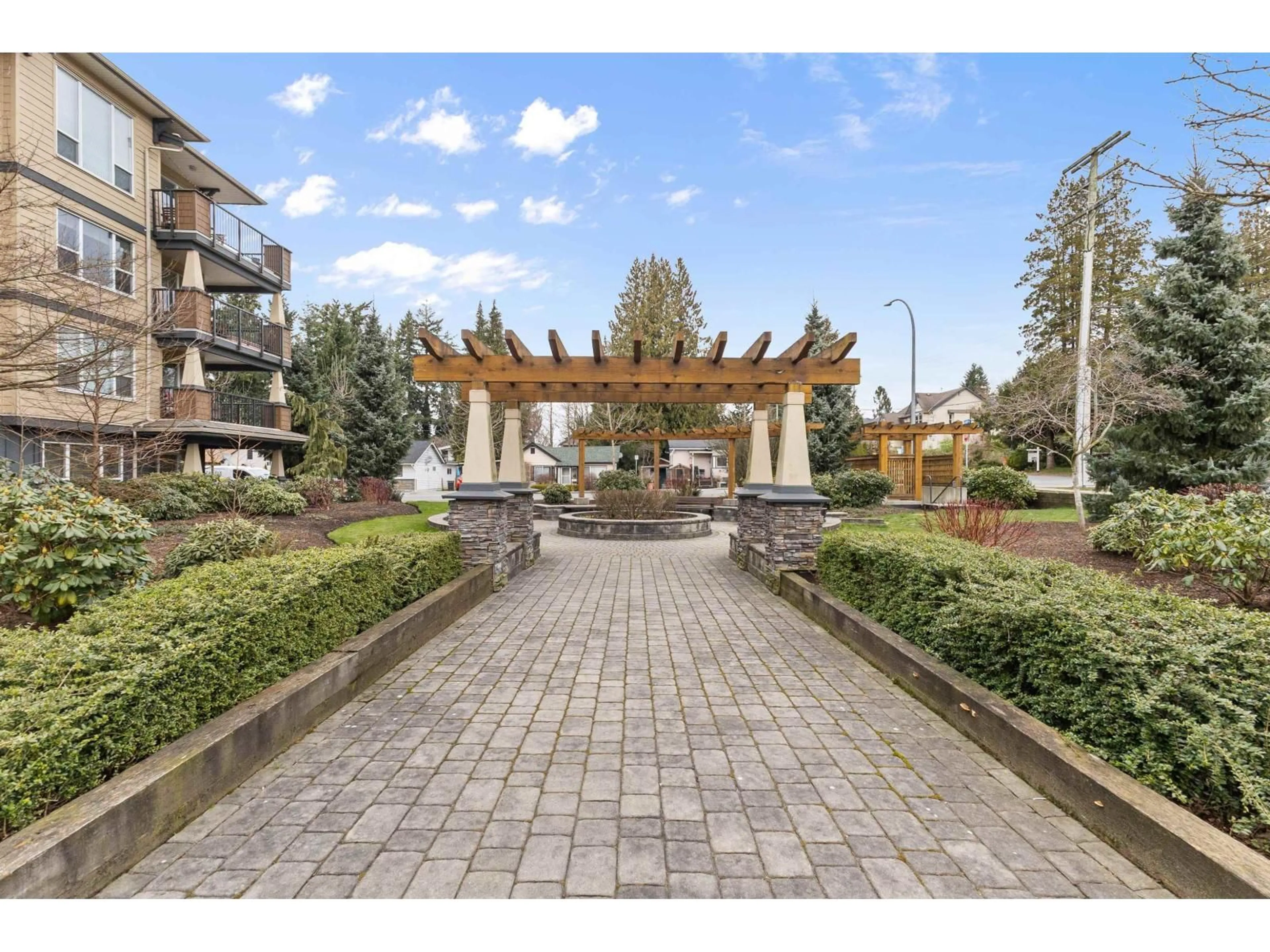 Patio, street for 321 - 2565 CAMPBELL AVENUE, Abbotsford British Columbia V2S0E3