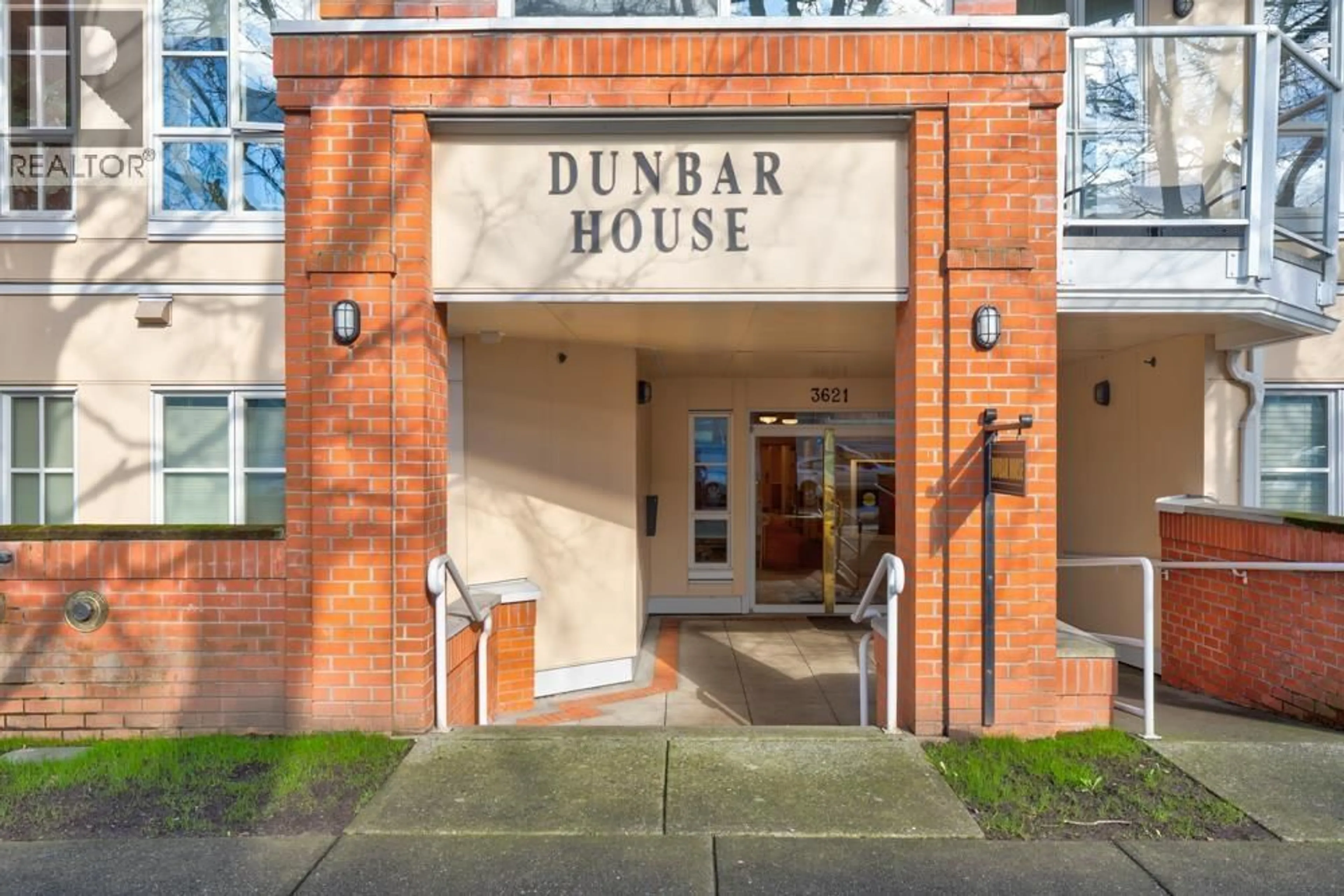 Indoor foyer for 402 - 3621 26TH AVENUE, Vancouver British Columbia V6S1P2