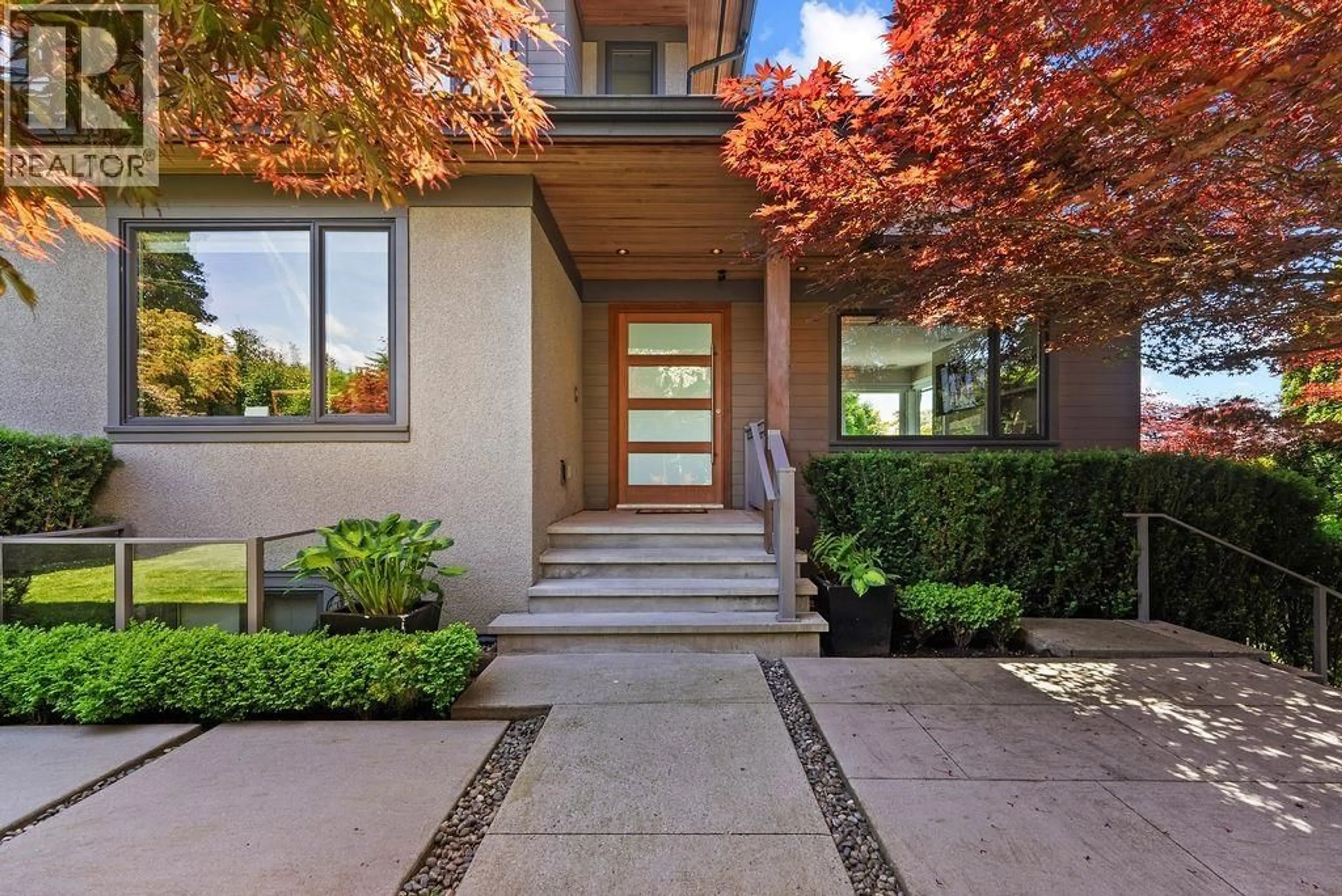 Indoor entryway for 990 JEFFERSON AVENUE, West Vancouver British Columbia V7T2A4