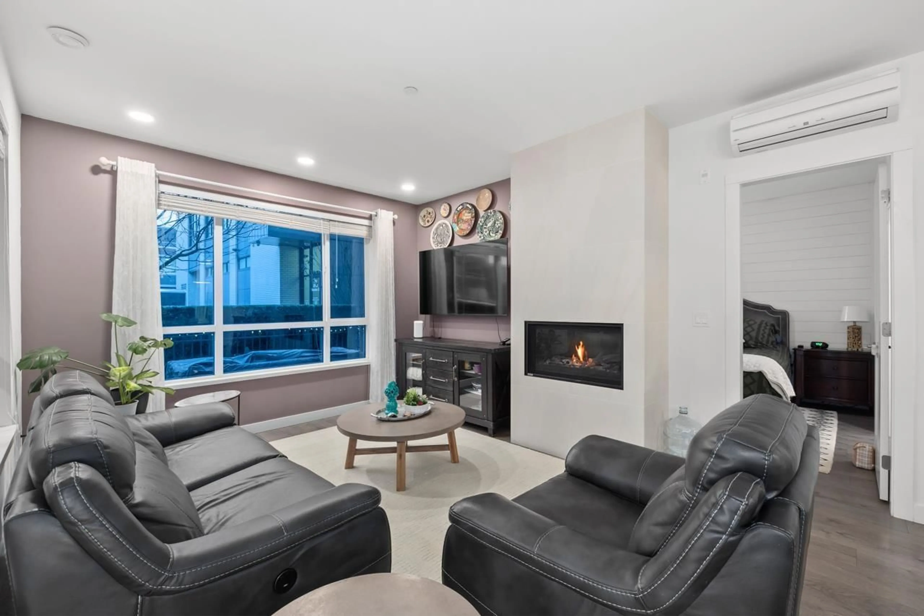 Living room with furniture, unknown for 110 - 33540 MAYFAIR AVENUE, Abbotsford British Columbia V2S0J3