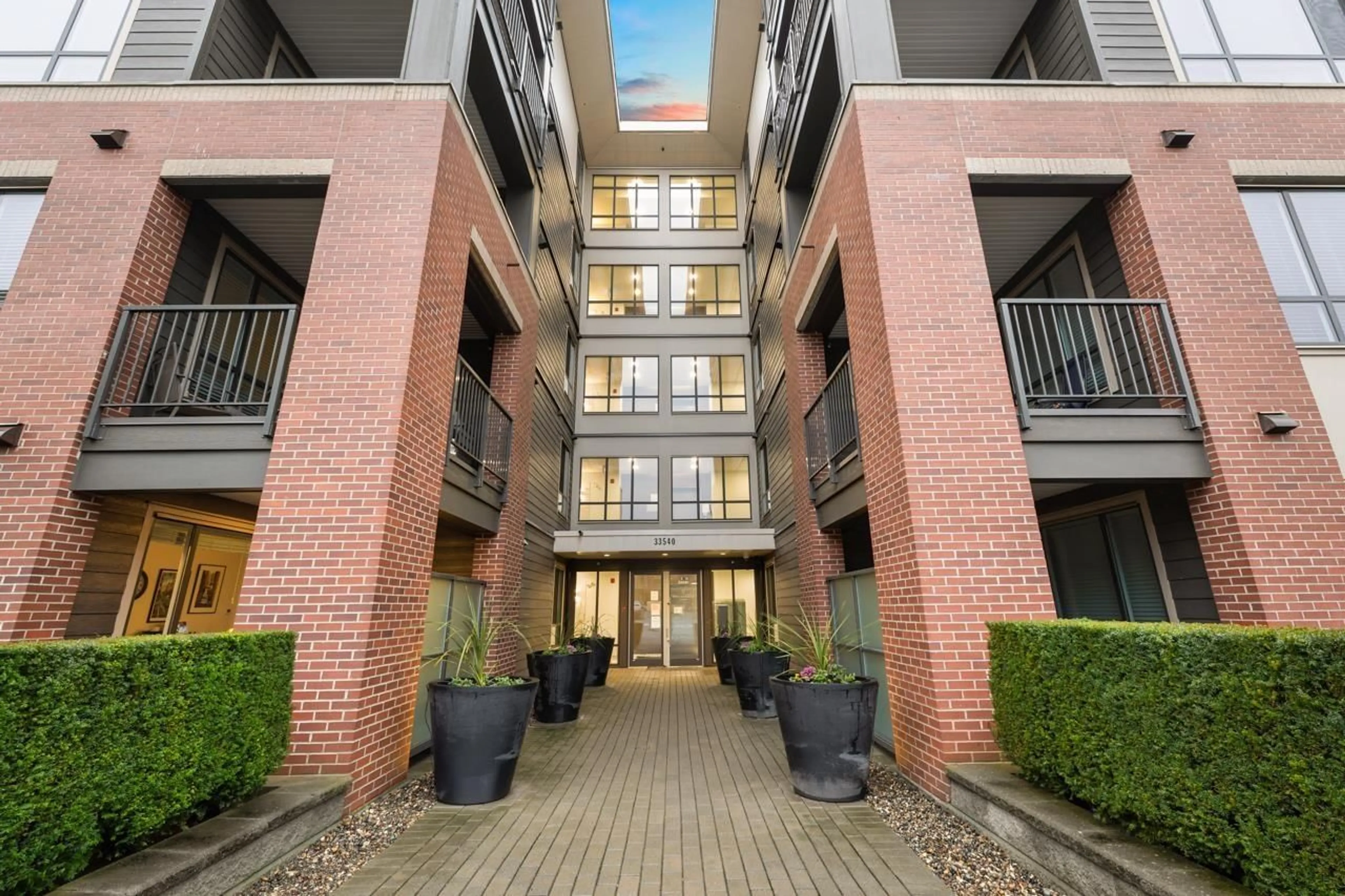 Unknown for 110 - 33540 MAYFAIR AVENUE, Abbotsford British Columbia V2S0J3