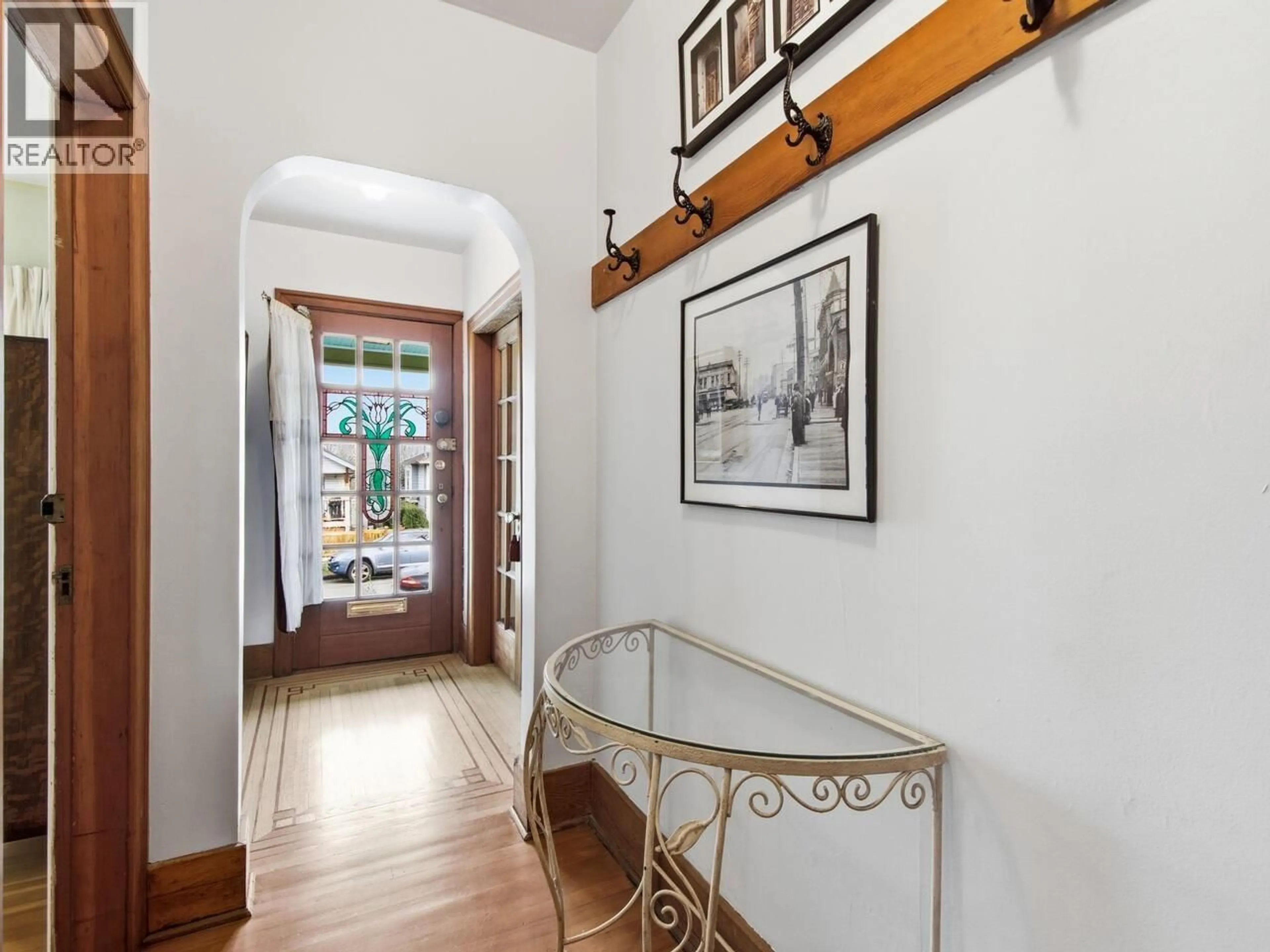Indoor entryway for 2076 TURNER STREET, Vancouver British Columbia V5L2A3
