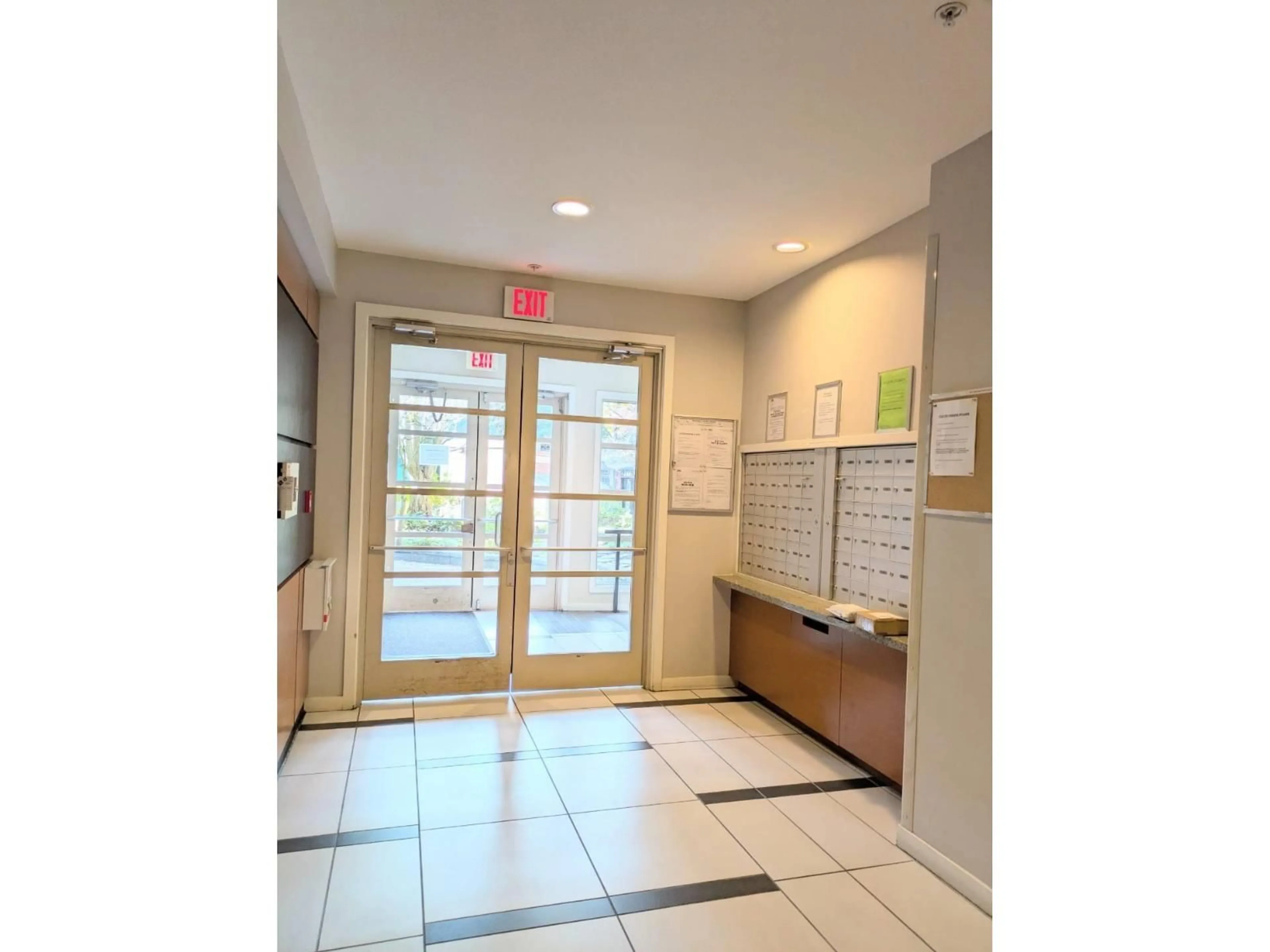 Indoor foyer for 106 - 10499 UNIVERSITY DRIVE, Surrey British Columbia V3T0A4